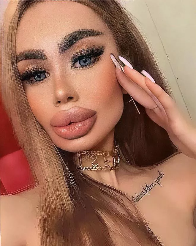 Swollen plastic pout