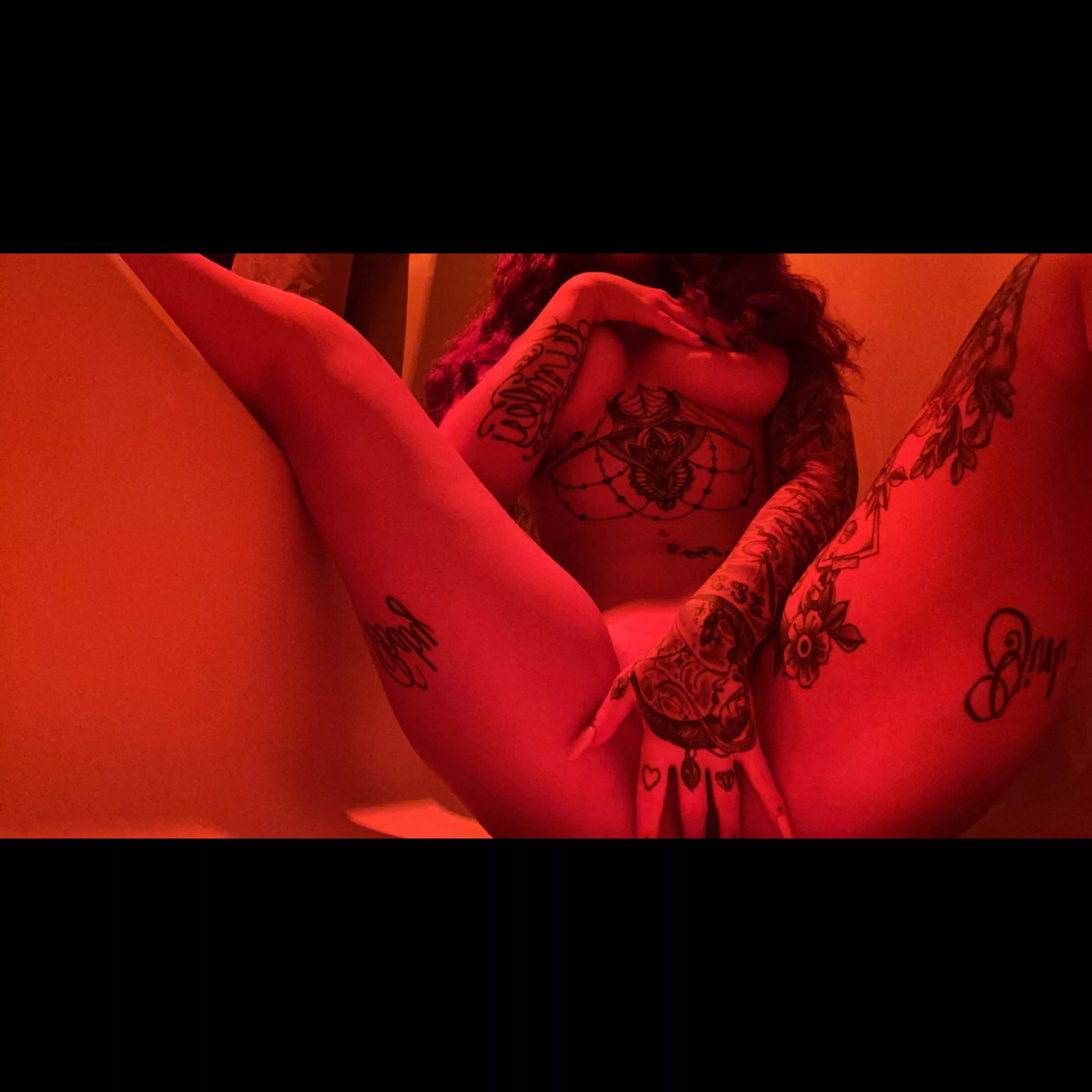 Take a bath with your hot devil girlfriend 💦👹🍆 0 F @ vifoxxox || k!k rawpritty or telegram vifoxx