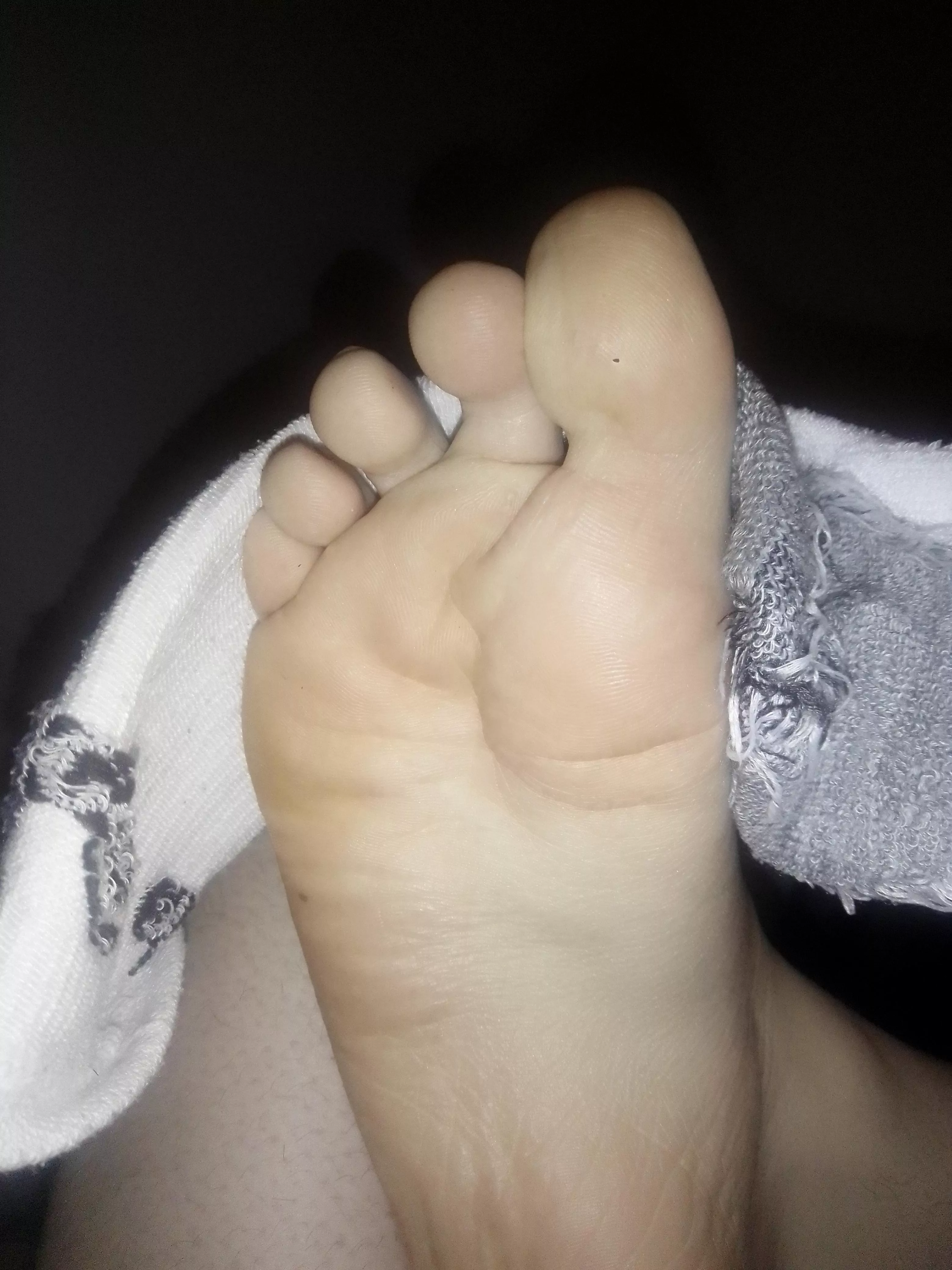 Take a long sniff , inhale my scent then begin to worship my smooth soles , and don't forget the toes ðŸ˜ˆ