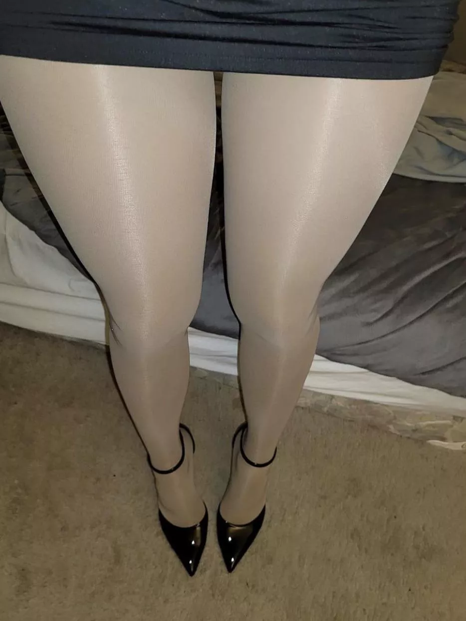 Tan pantyhose anyone? ðŸ¥°ðŸ’‹ðŸ¤