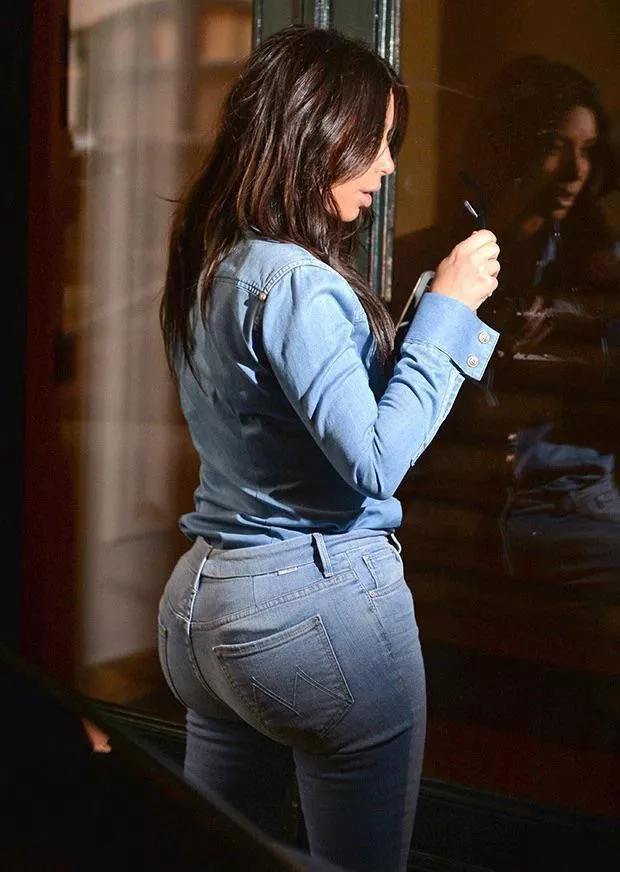 That ass in those jeans ðŸ‘ðŸ‘–