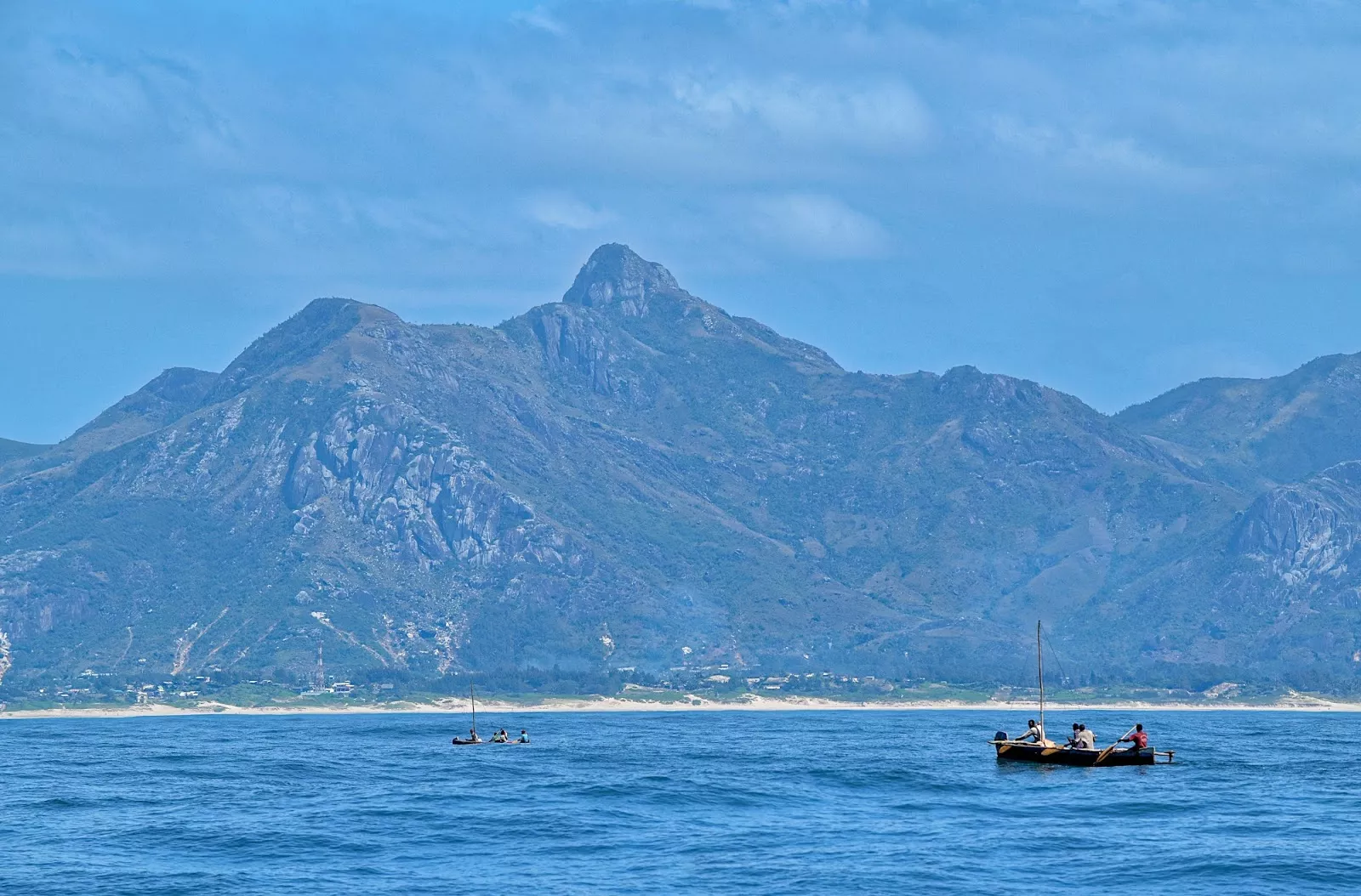 The beach between the mountain and the sea