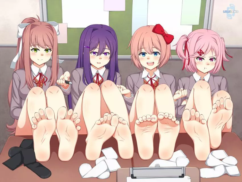 The club memberâ€™s cute feet!