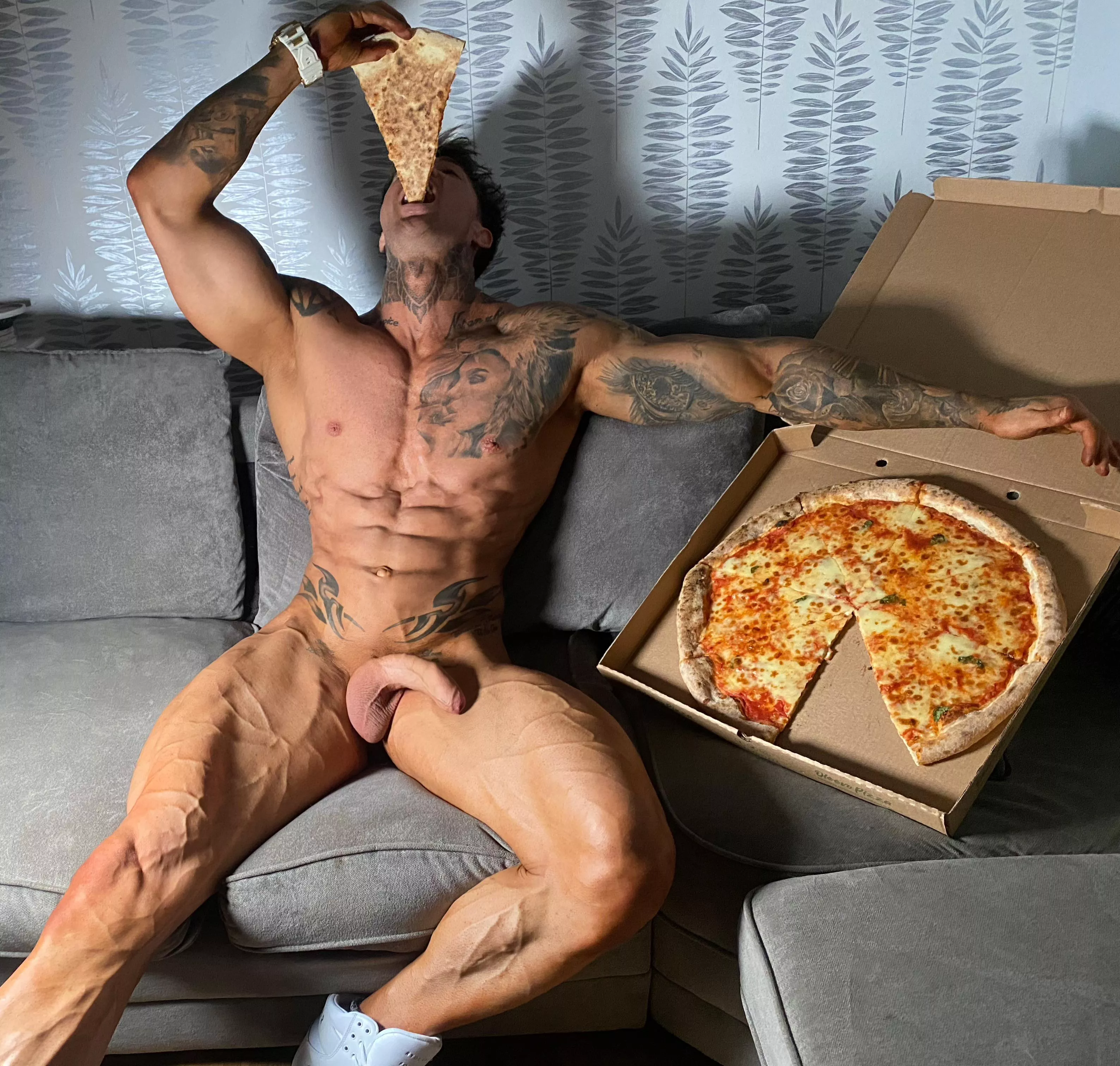 The perfect night you joining me 💪🏻🍕