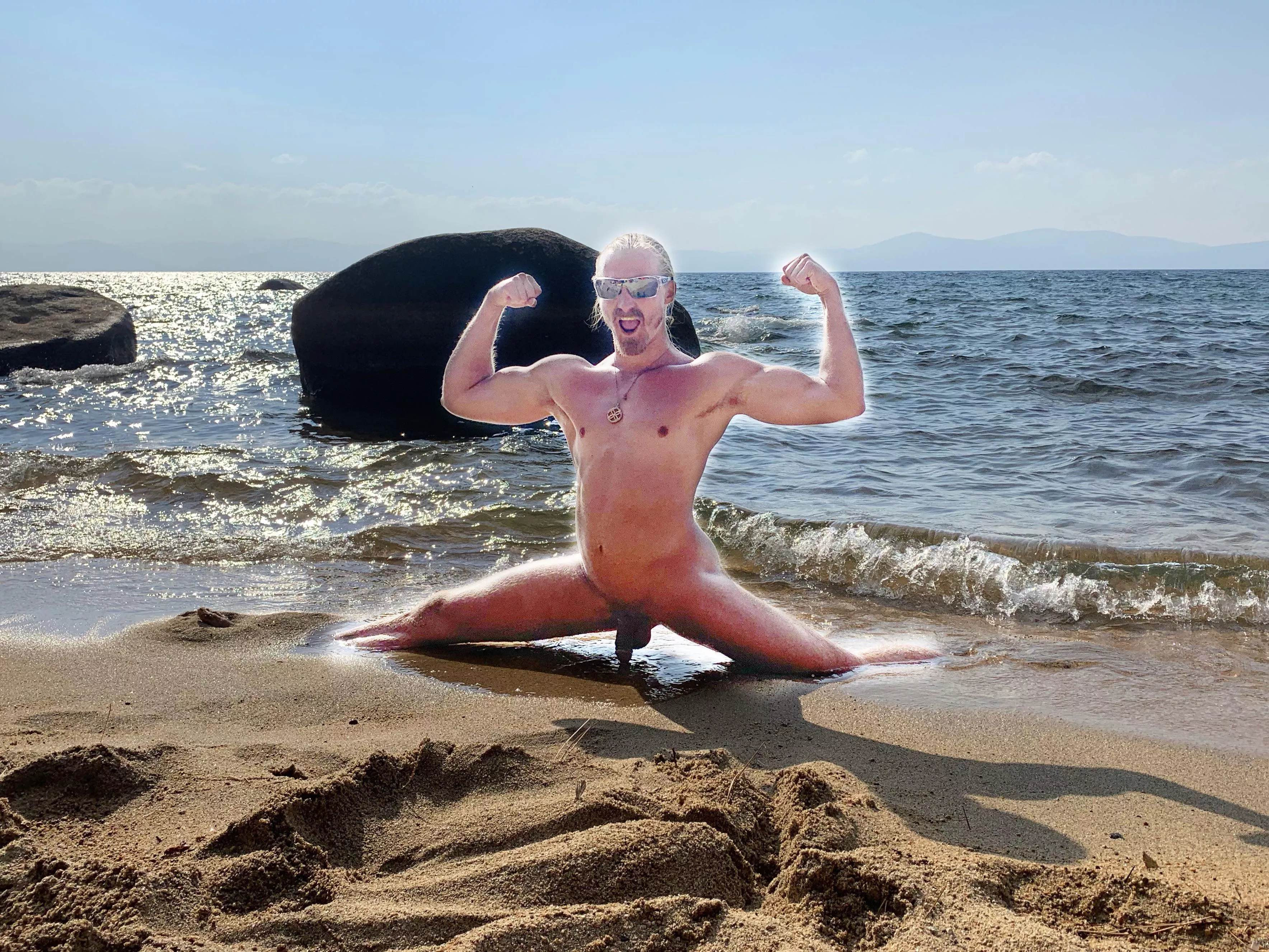 The splits pose in the sun on beach sand is one of the most incredible feelings ðŸ˜ the beach is my favorite place for yoga and stretching. ðŸ’šðŸŒŠ