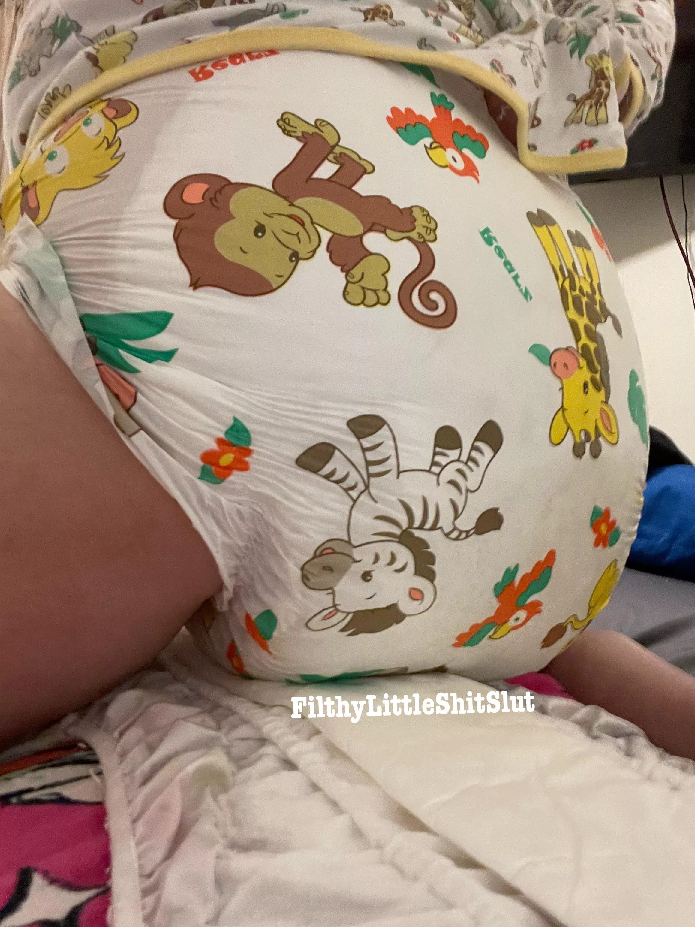 Thereâ€™s no better feeling than humping my messy diaper