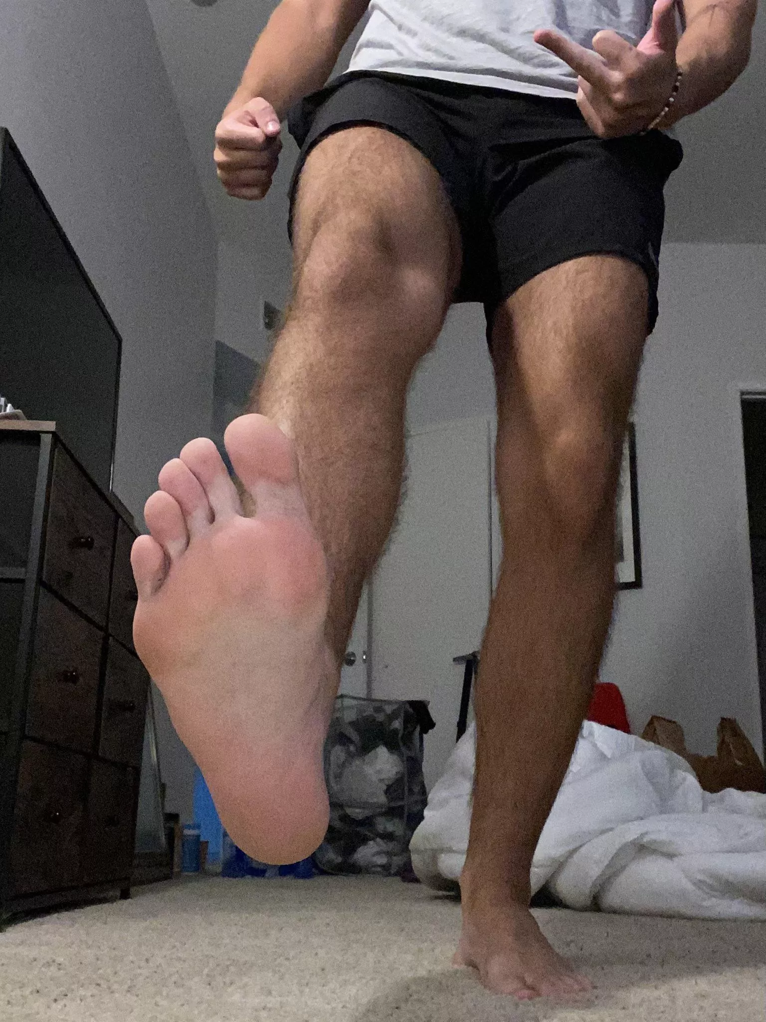 These big ass feet could use a good boy under them right about now ðŸ˜