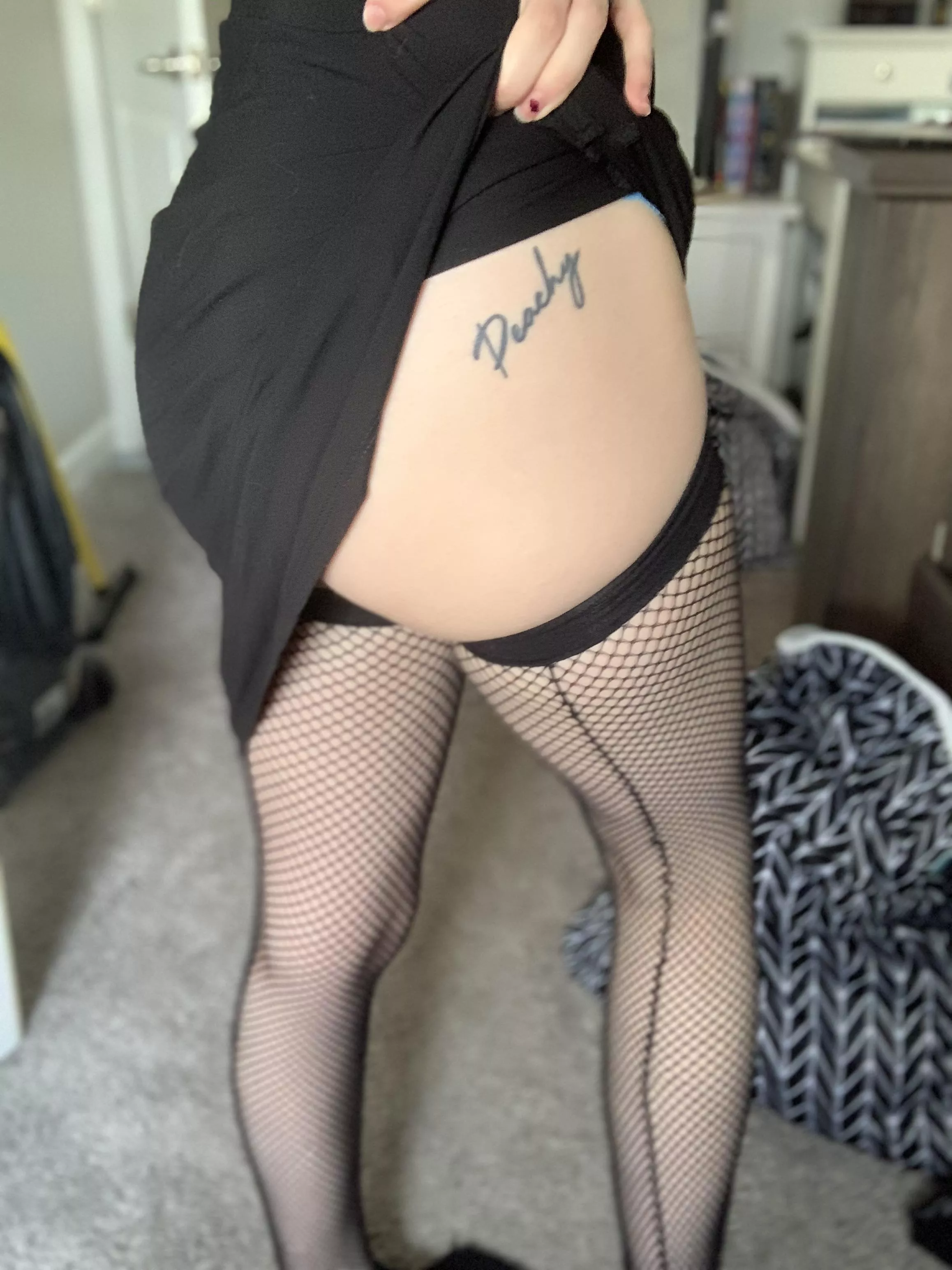 These fishnets really squeeeeze my thighs