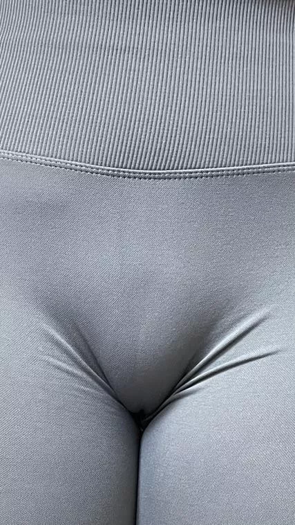 These leggings always give just the right amount of cameltoe tease…😈