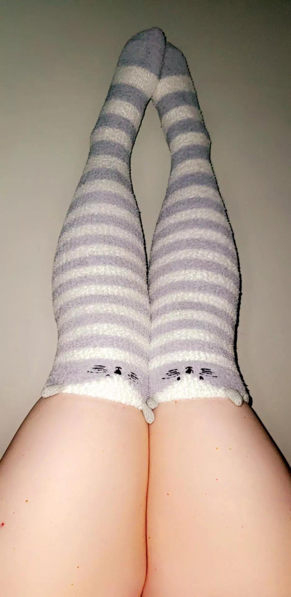 Thick kitty in some kitty socksðŸˆâ€â¬›ðŸ¥€ðŸ–¤