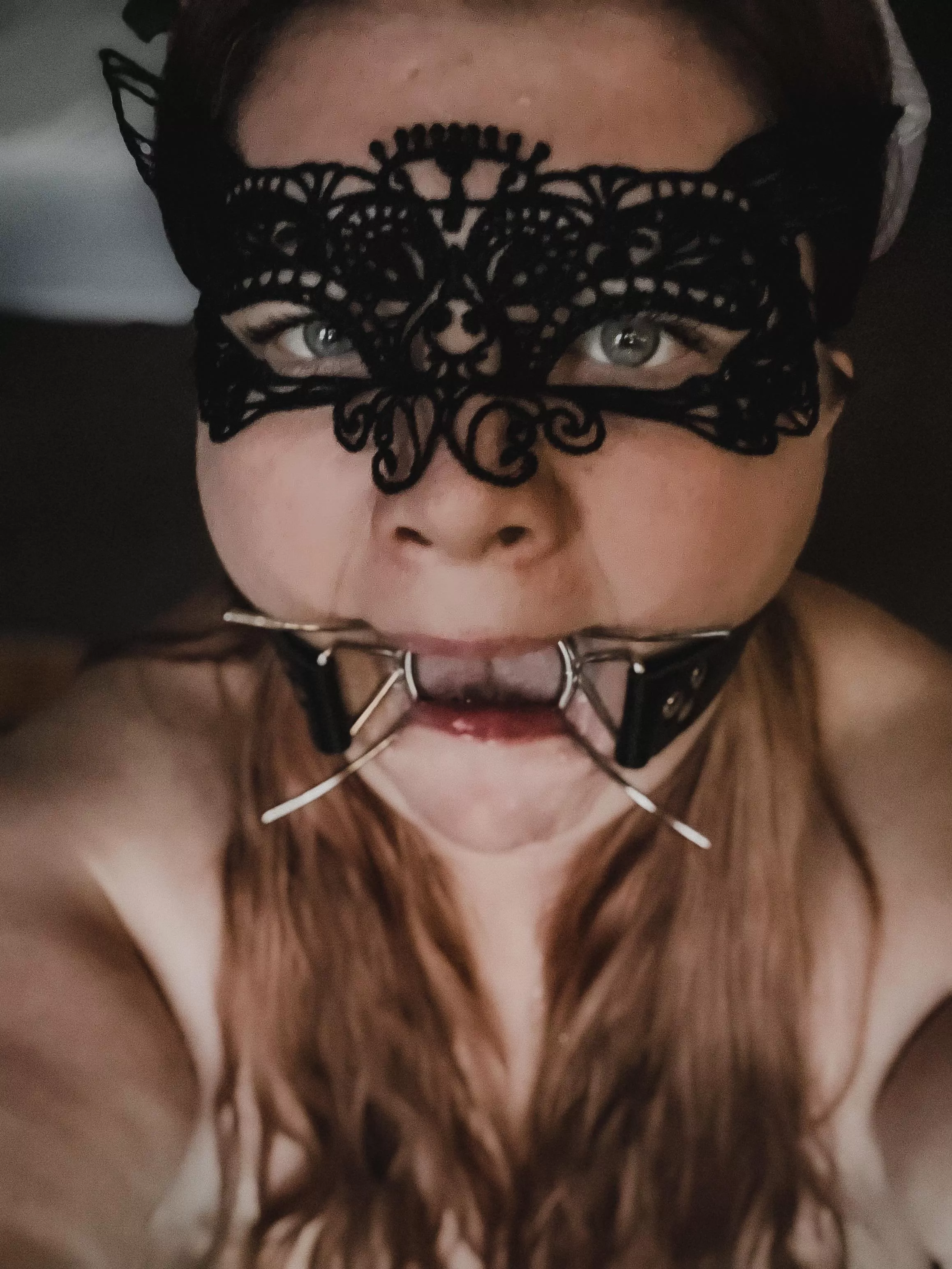 This blue eyed BBW loves her new spider gag.