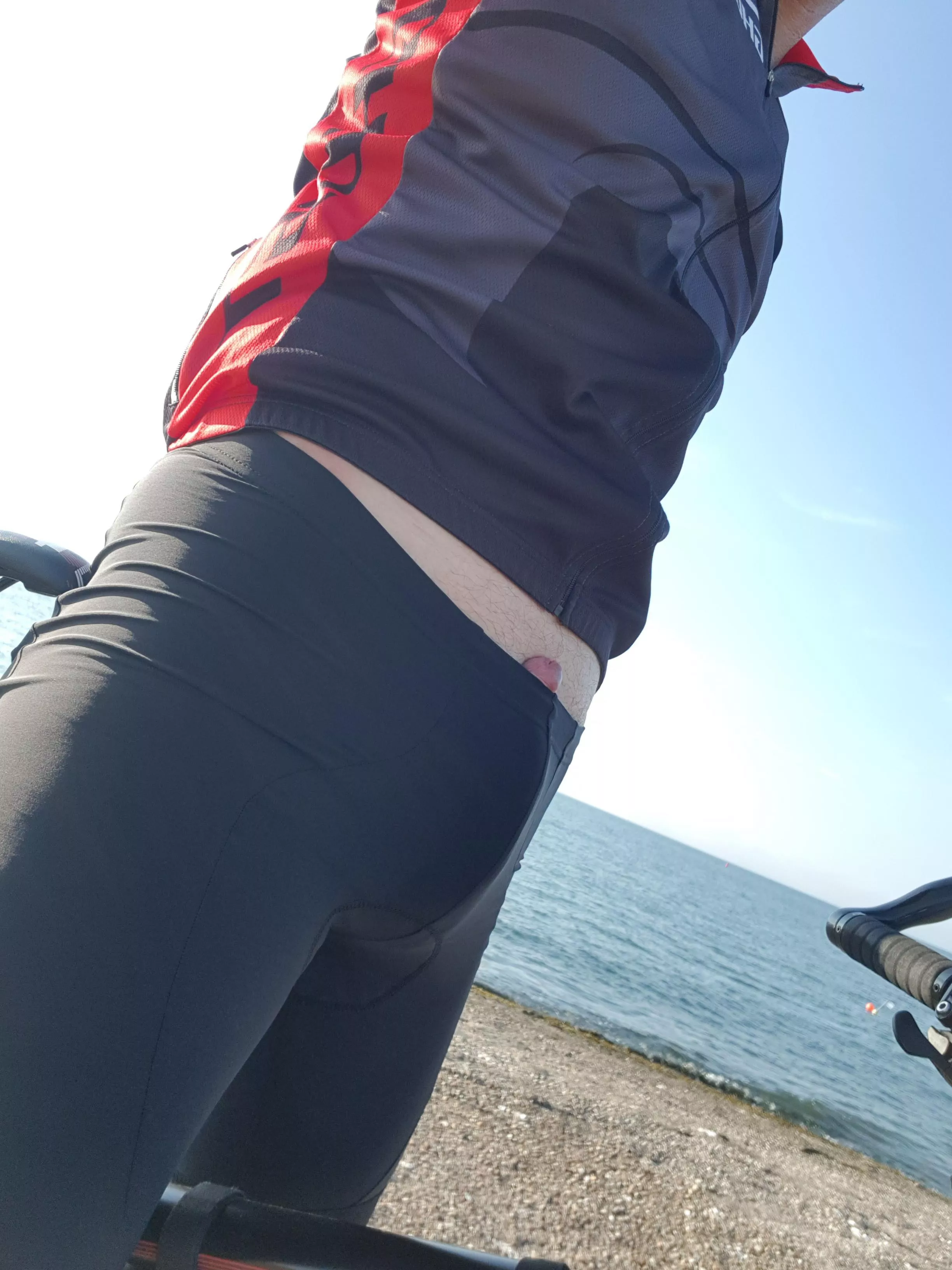 Tight fit cycling spandex