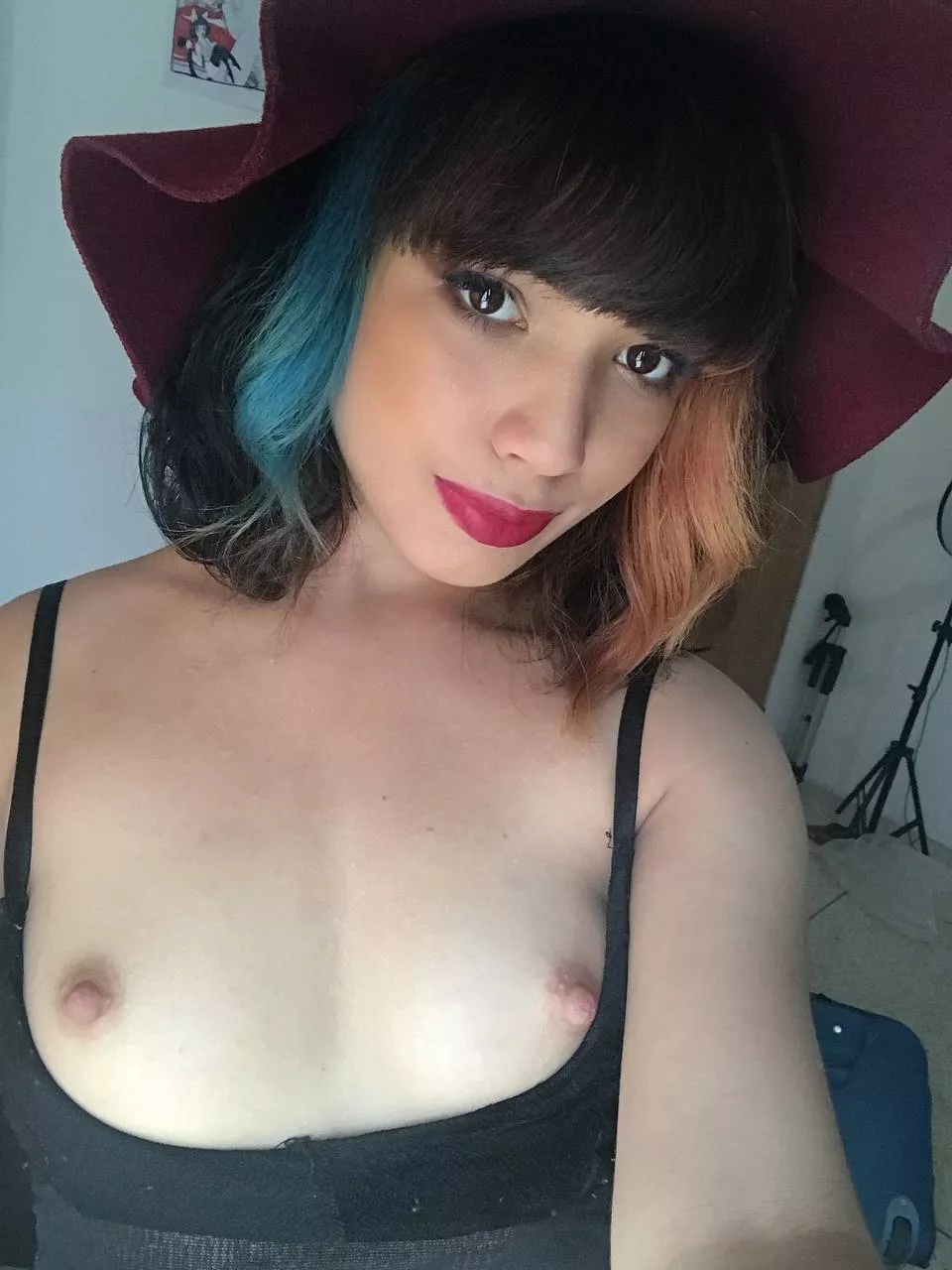 Tiny tits and dyed hair 🤗 Is it a good combo? 😳