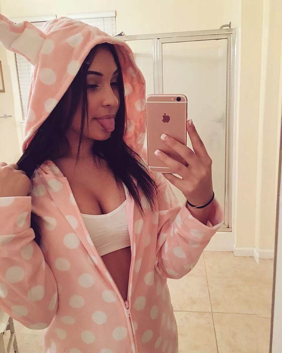 Tongue Out In Pink (Xpost /r/GirlsWithiPhones)