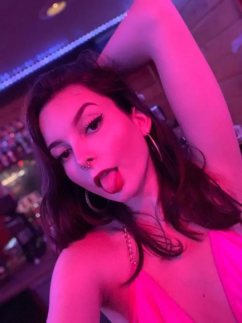 tongue with cat eyes and a septum piercing 😍 [OC]