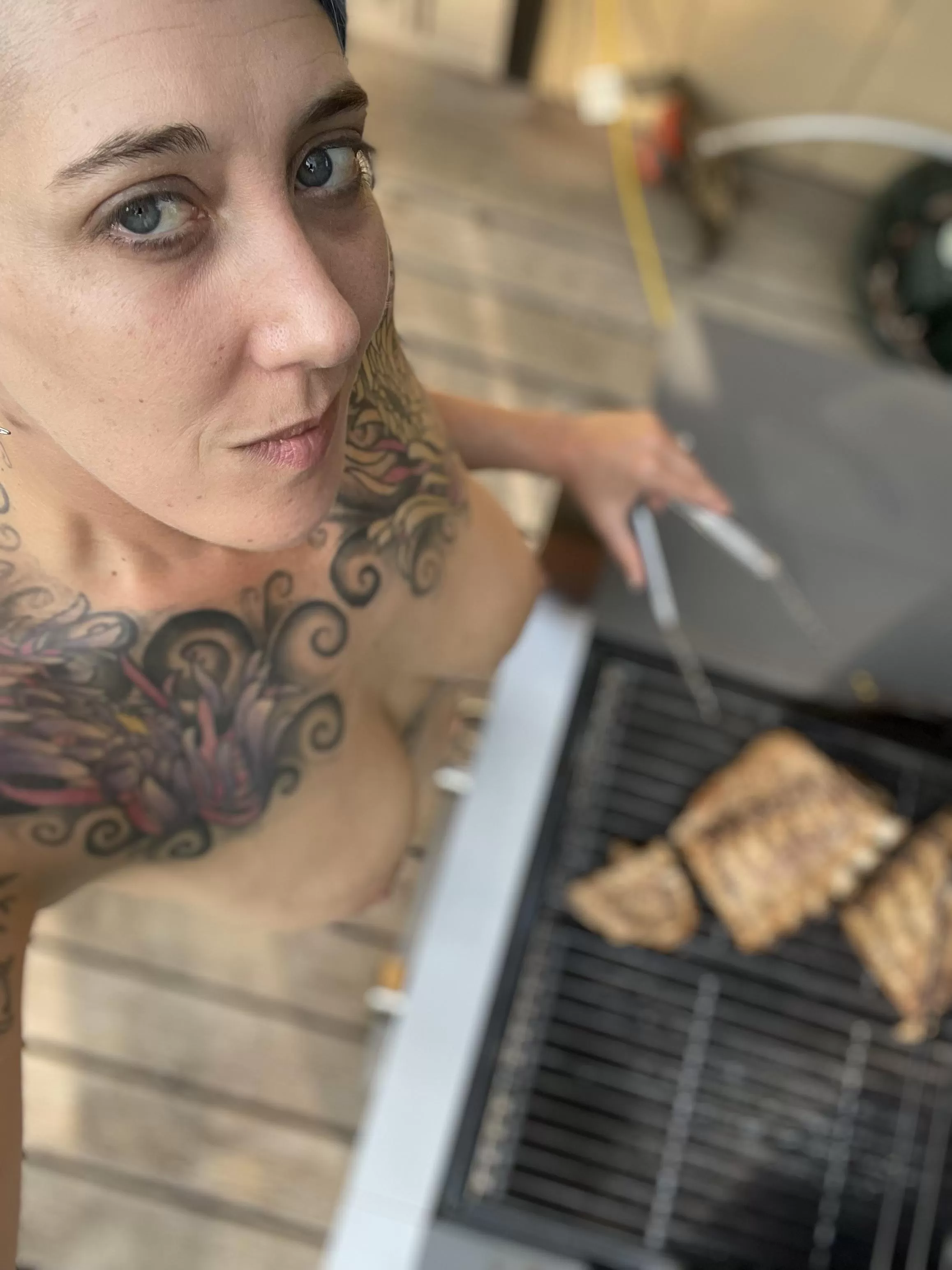 Too hot to bbq with clothes on ðŸ¥µ