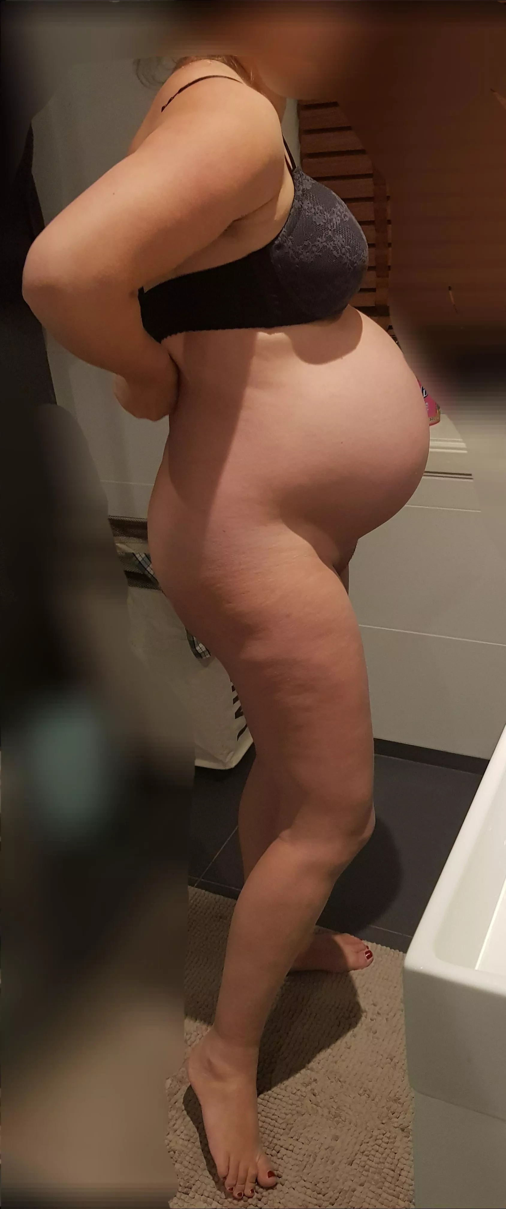 Trading pregnant and mombod pics of my wife for your pregnant wife. No face. DM for Kik (with sample).