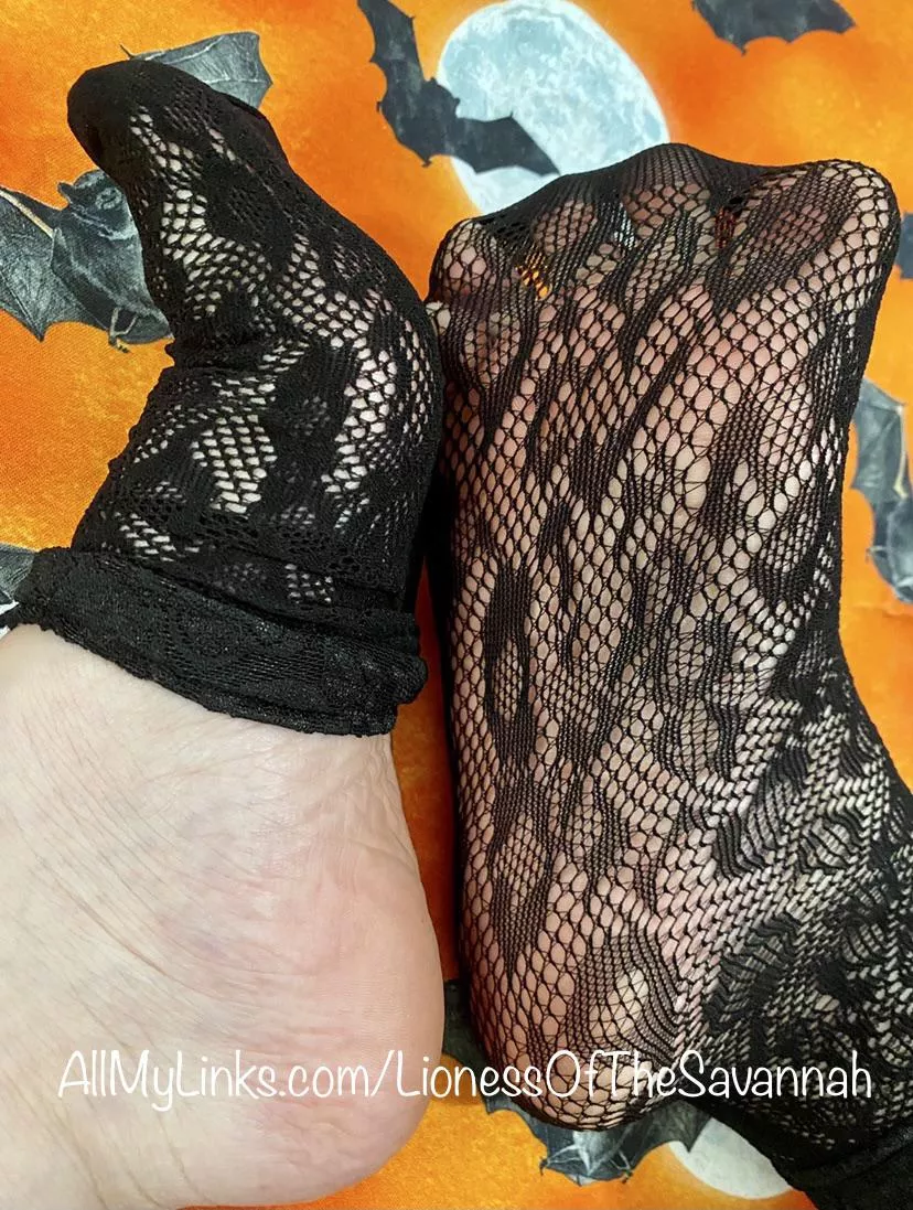 Trick or Treat! ðŸŽƒ Fishnet Feet! ðŸ¦‡ðŸ‘» â€¦itâ€™s also my birthday today! ðŸ¥³