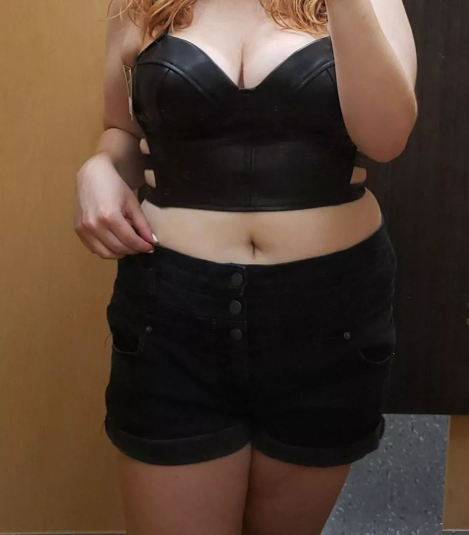 Tried on this top ðŸ˜Š F18 OC