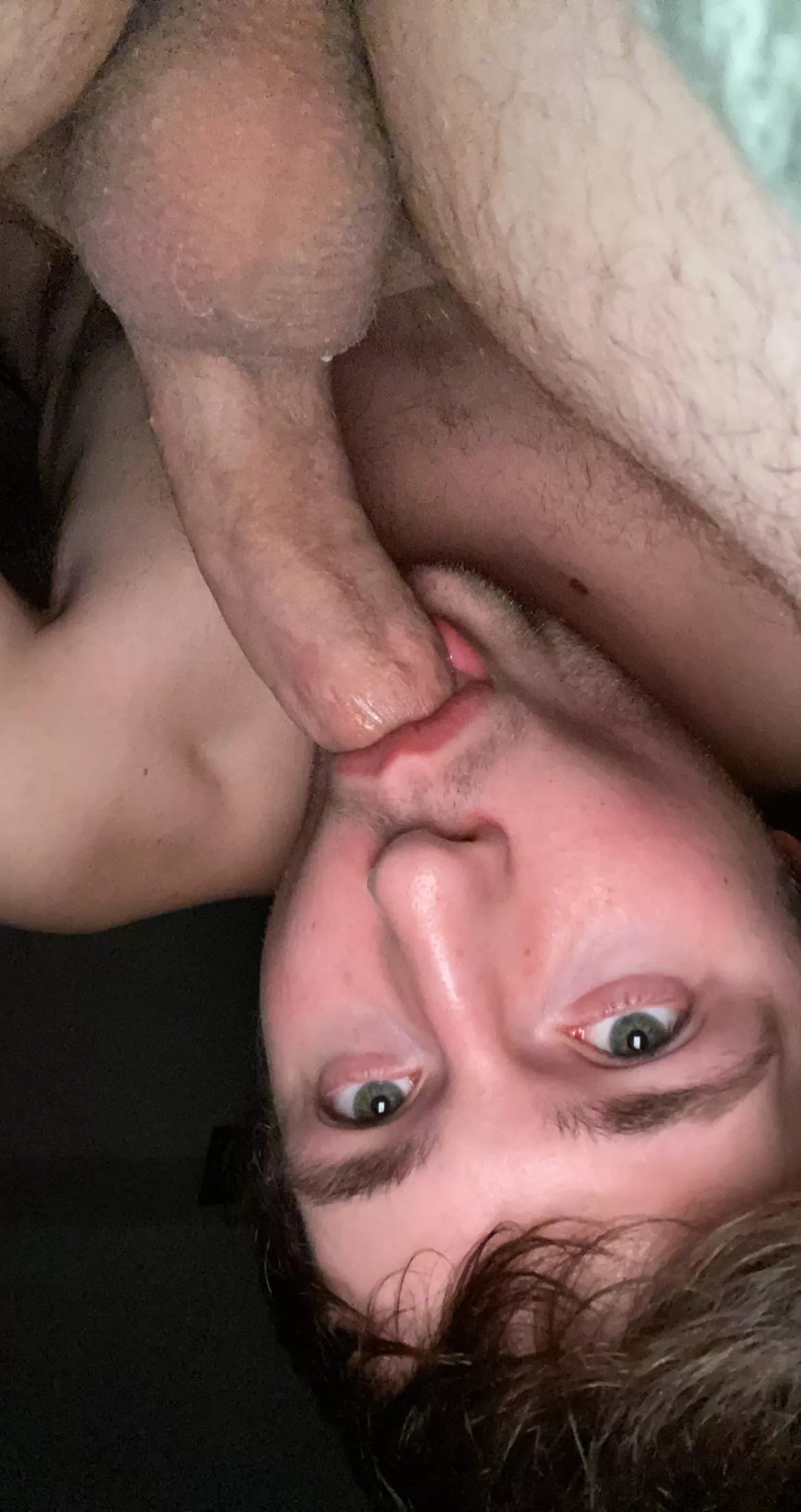 Twink sucking his daddi. Look at those eyes