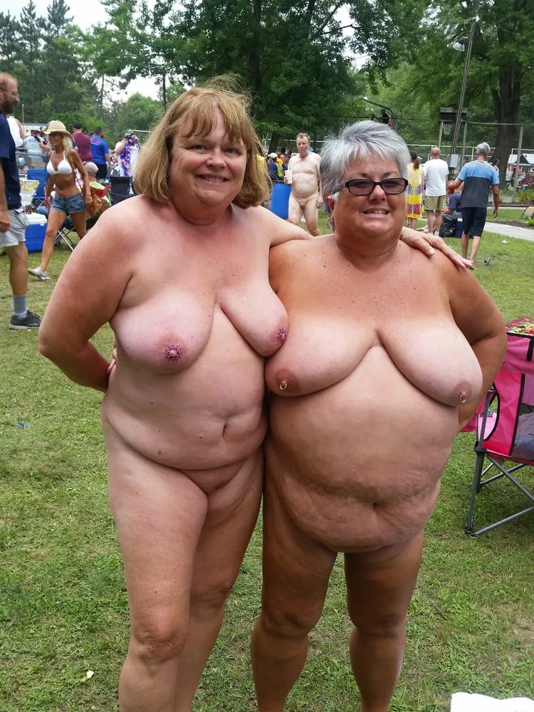 Two chunky mamas posing for pictures at Nudes a Poppin