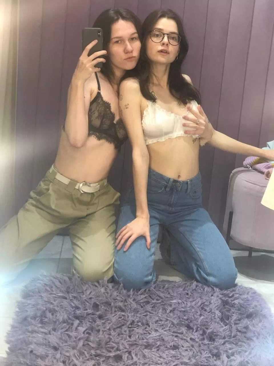 Two girls two sexy tummies ðŸ’‹