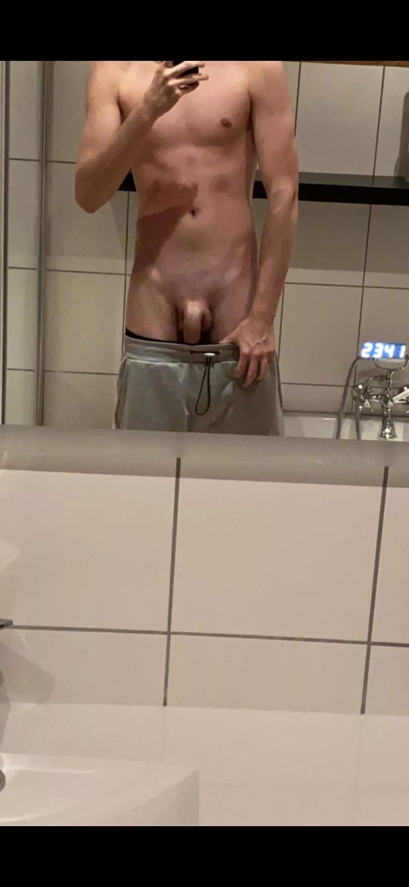 Upvote for a nude🤭