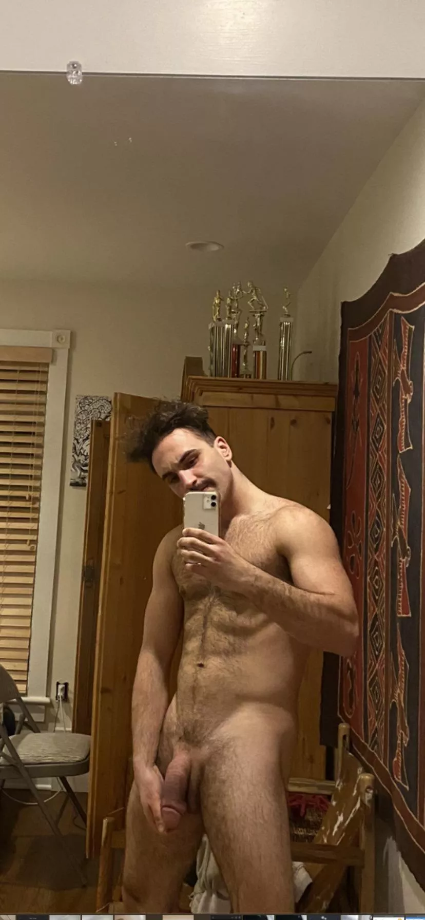 upvote if Iâ€™m bigger than your boyfriend , dm to worship