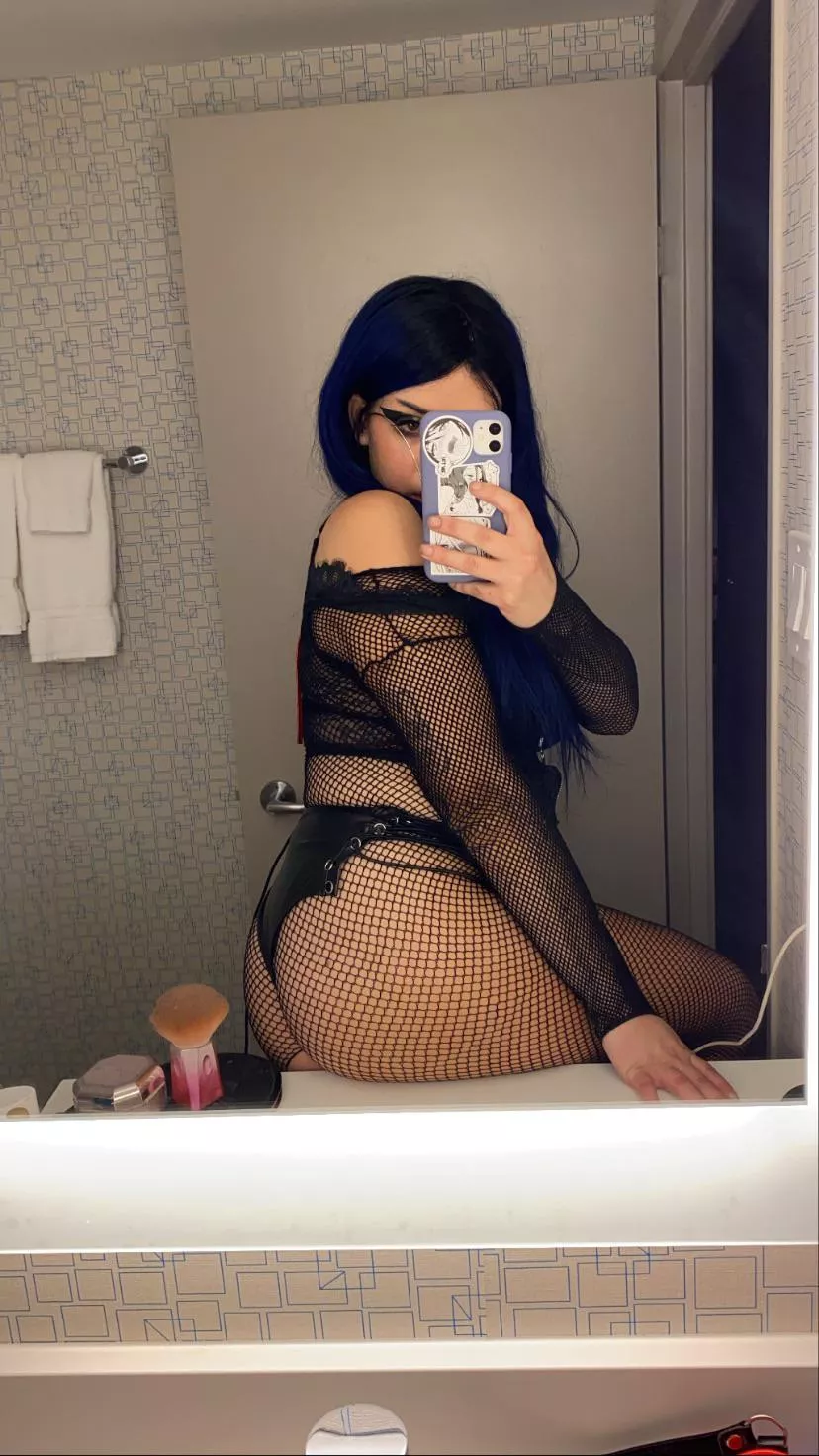 ur big booty goth bitch ðŸ˜ˆâ›“