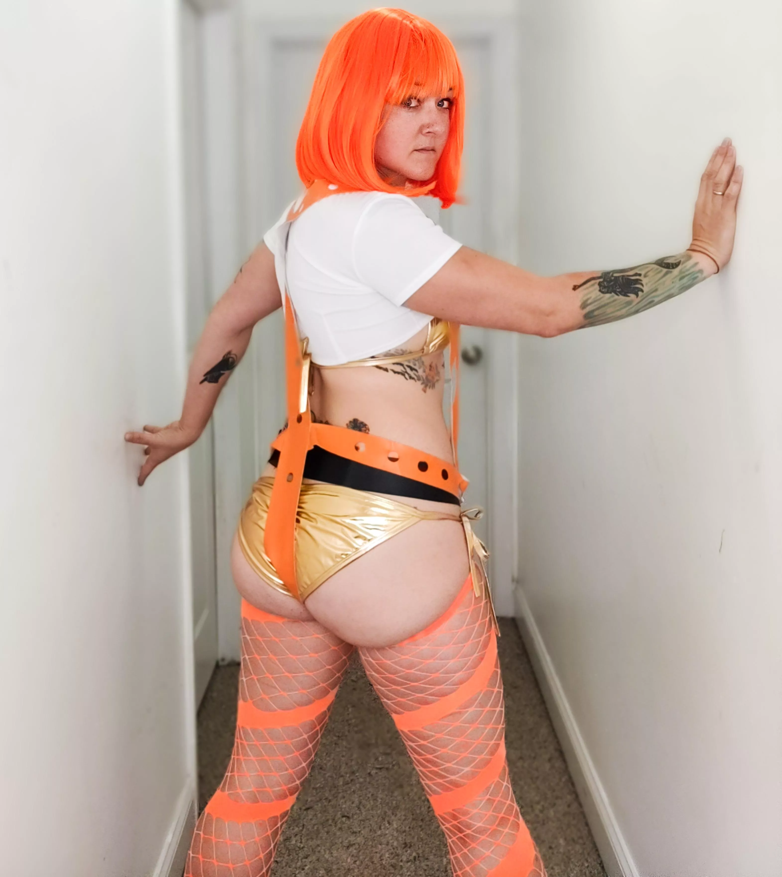 Using these orange fishnets to add my spin on this Leeloo costume!