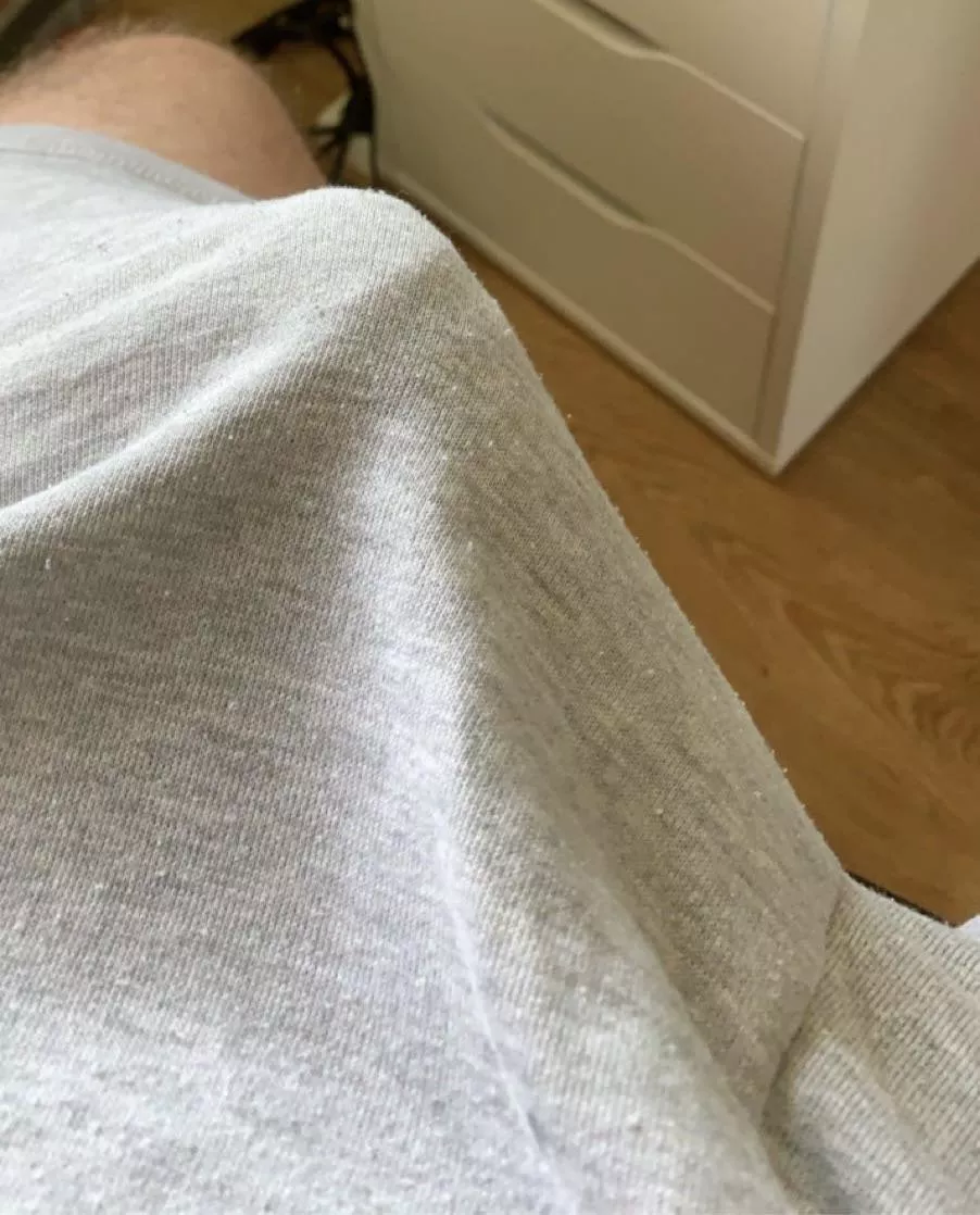 Visible contours of my cock ðŸ˜˜