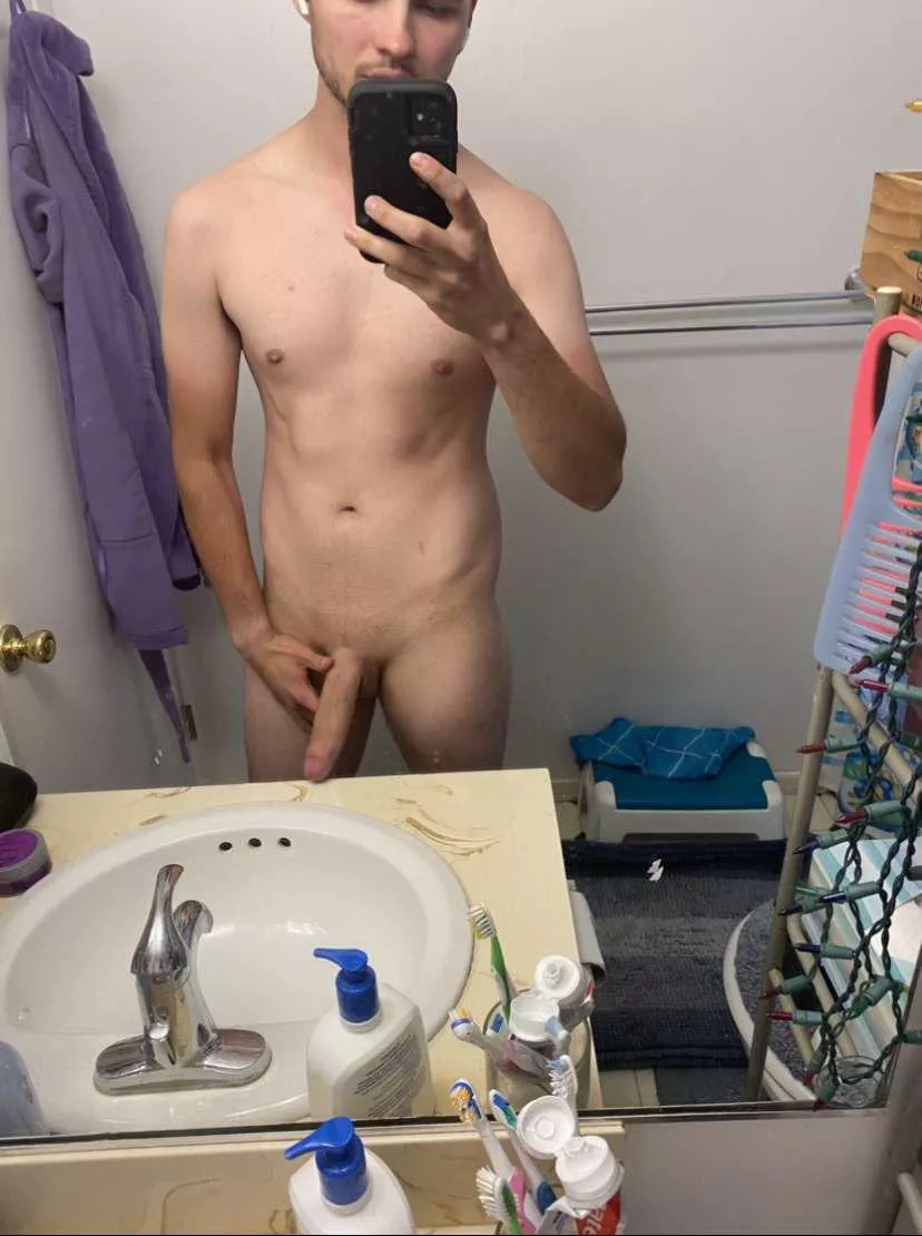 Wanna come play while my girlfriend is gone?ðŸ˜(m)24