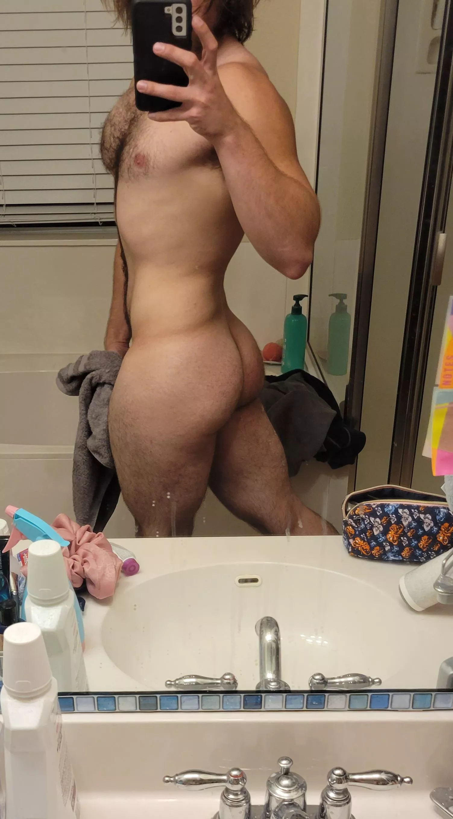 Wanna eat my hairy ass daddy?