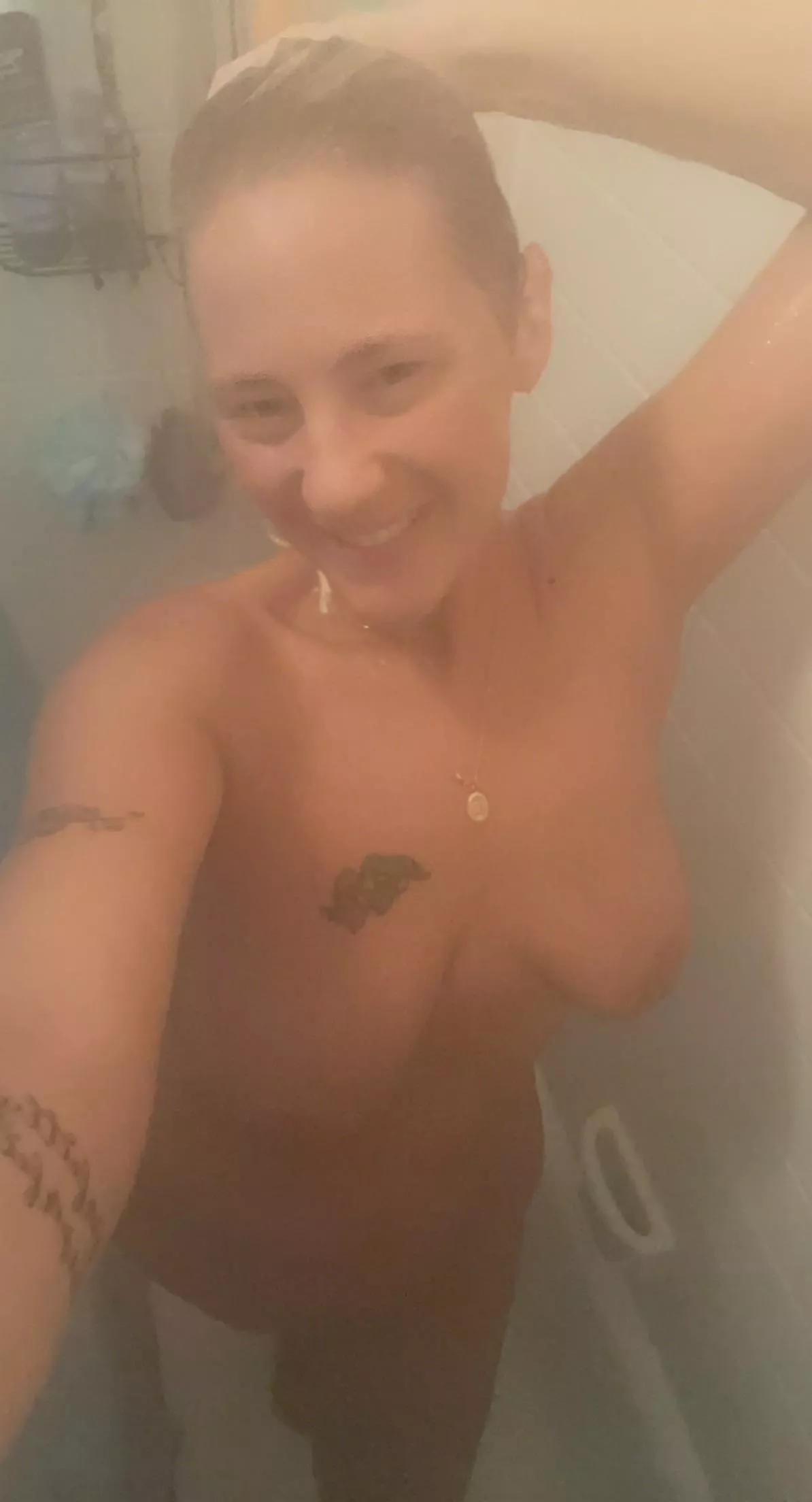 Wanna see more shower and bath pictures?? Click those links in the comments 💦