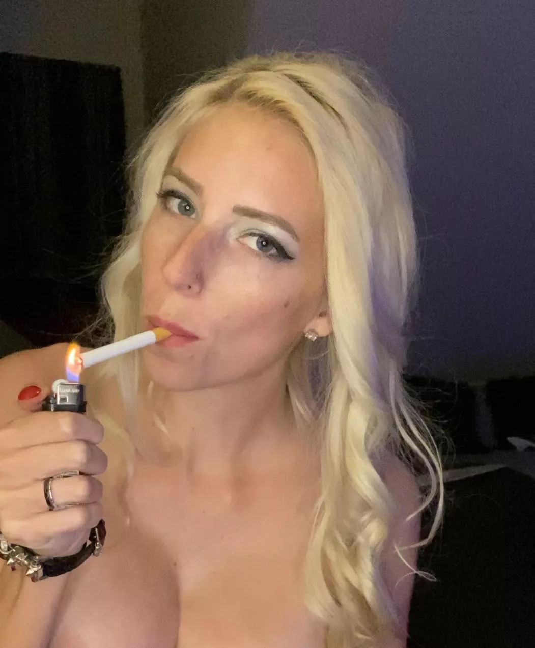 Want to cum smoke with me?ðŸ˜ˆðŸš¬