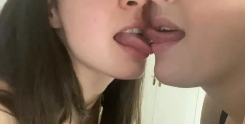 we love to makeout <3 (21F/24F)