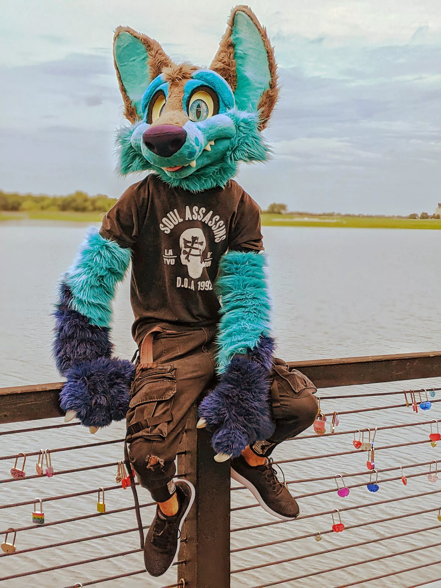 went suiting in public! (@neon_woof on twitter)