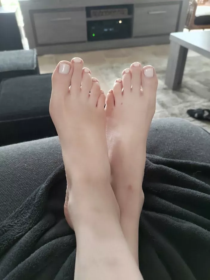 What about a nice feet pic? 😇