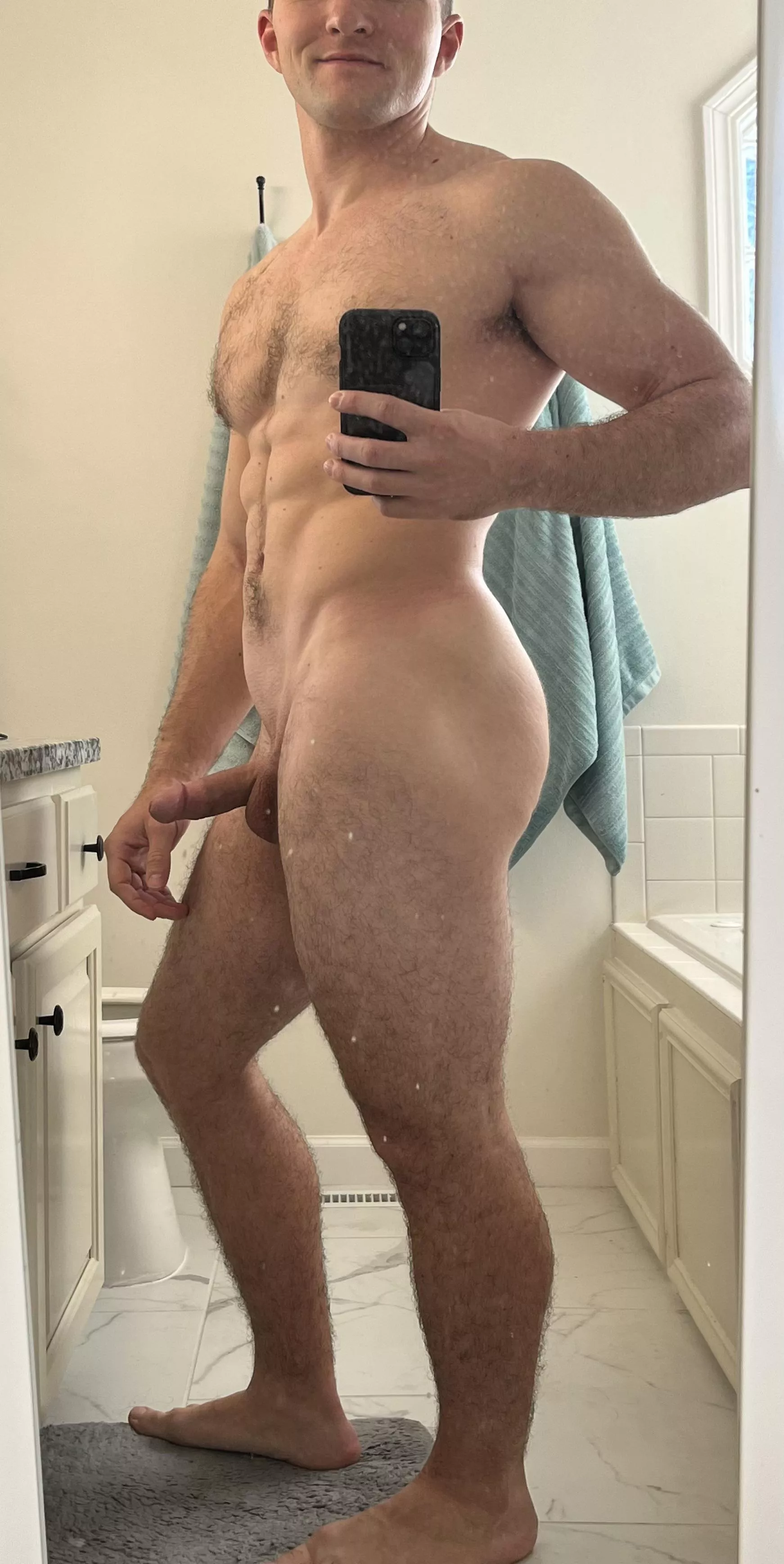 What dirty things would you do to me in this bathroom💦