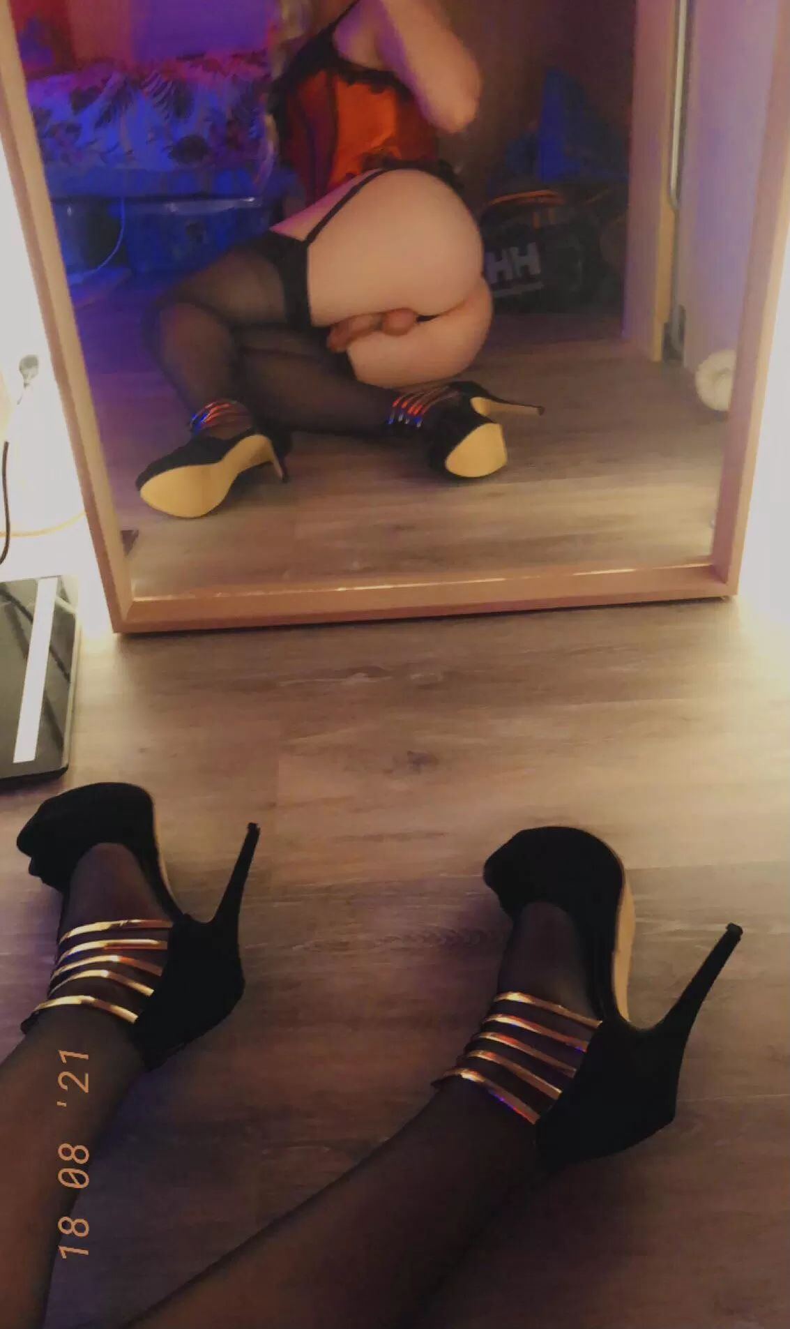 What do you think about my heels? 🌸