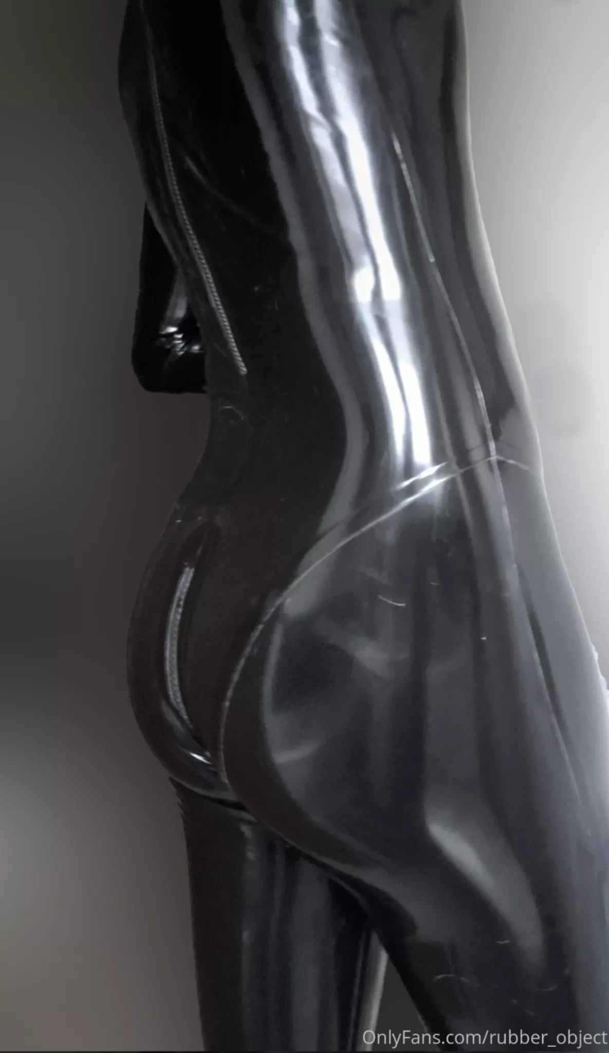 What do you think of my shiny rubbery ass 😈