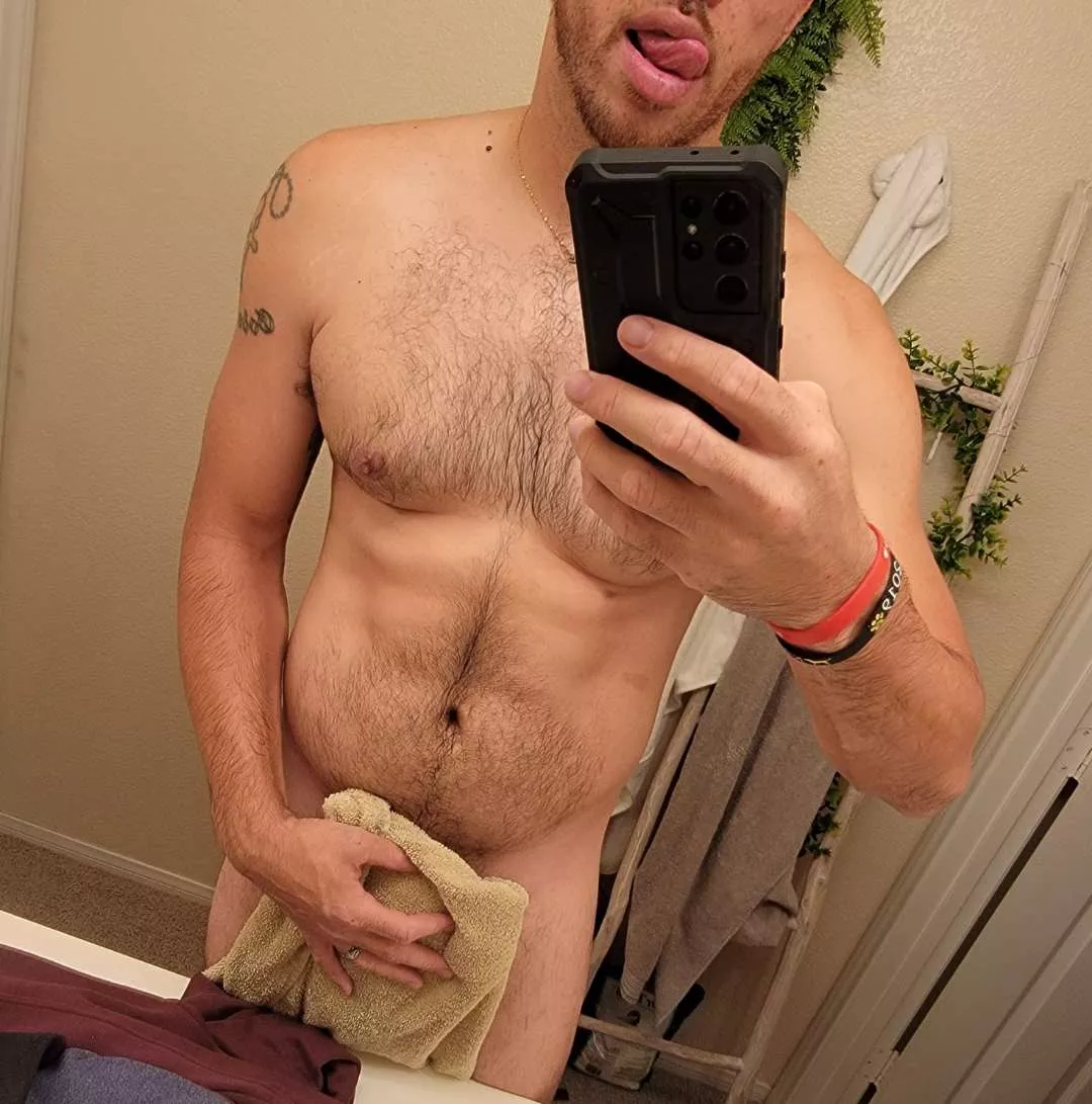 What do you think of this 34 year old dad bod ? What would you lick first 🤔