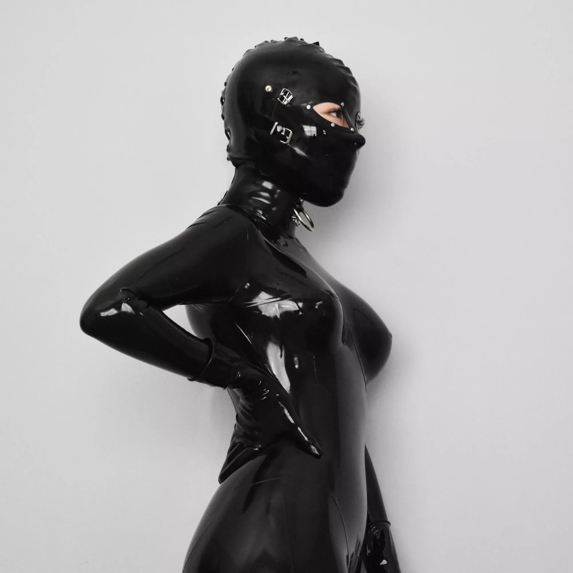 What will you have me do as Rubber Woman? 🖤😈🖤