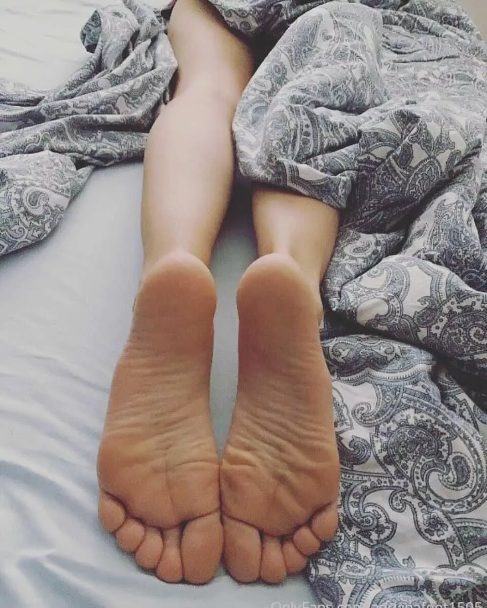 What would you do with my cute 🇩🇪👸🏻 soles? 👅 DM 4 more 😈