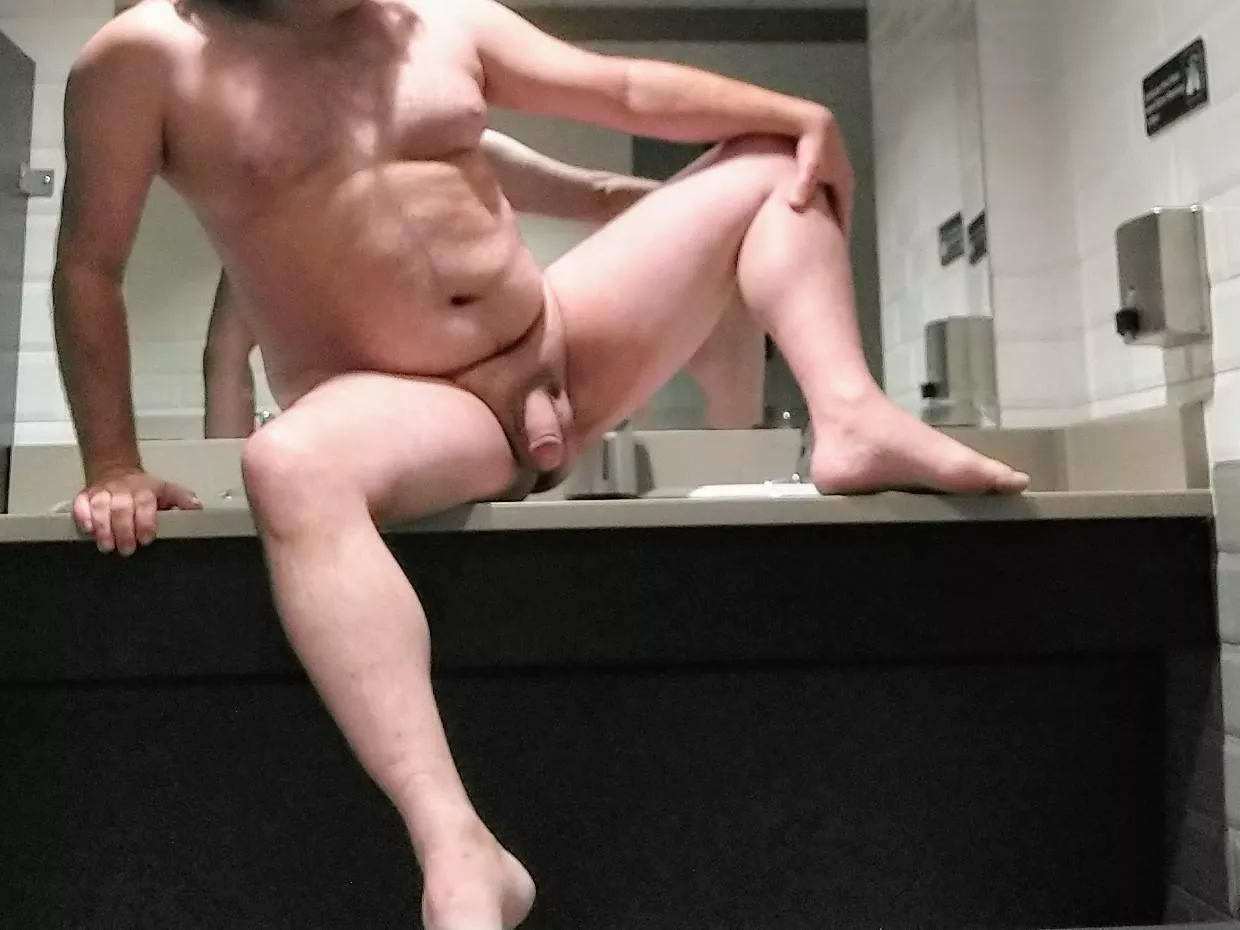 What would you think walking into a public restroom and finding this dad bod? ðŸ˜œ