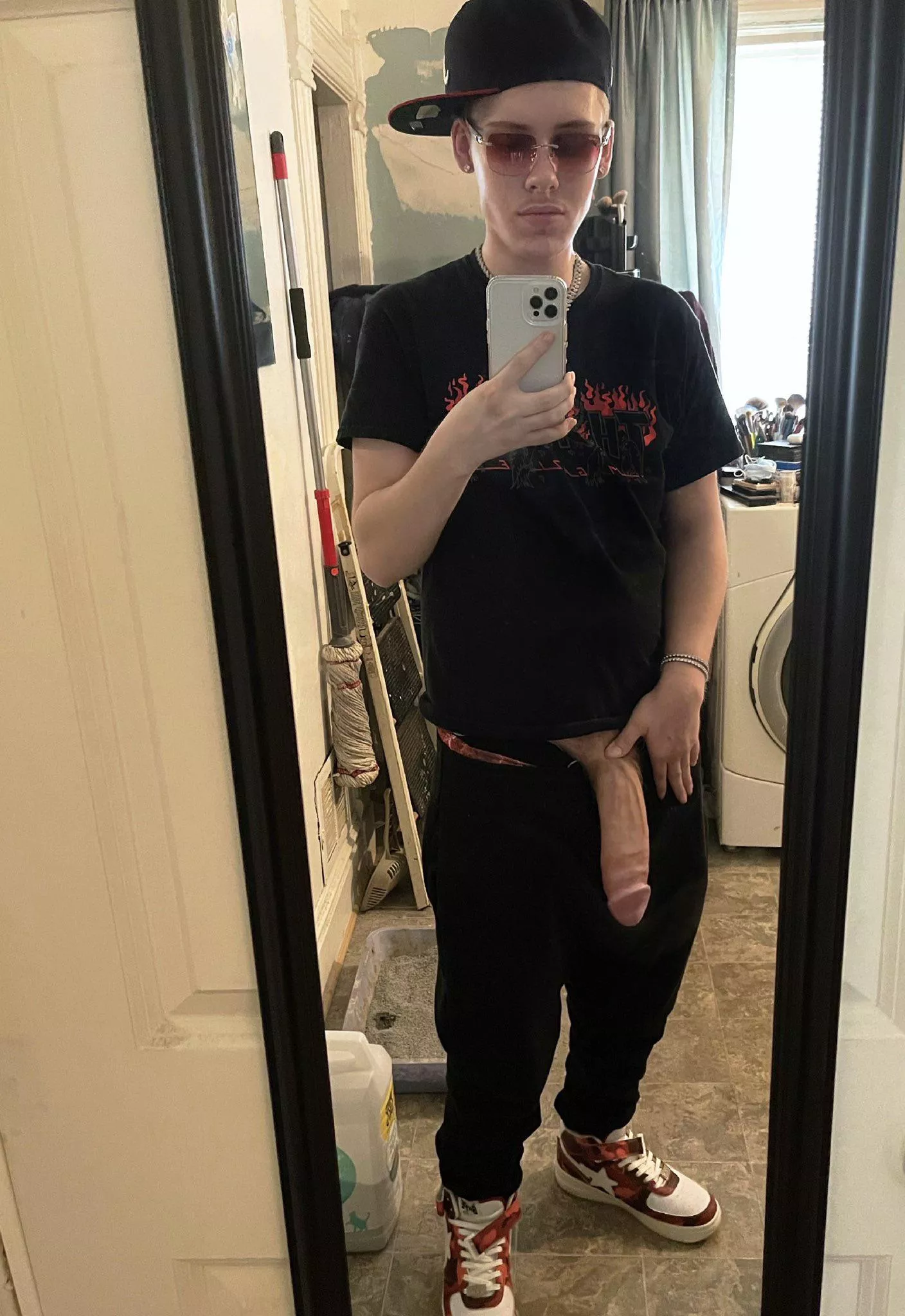 who likes my 20yr old hung dick?