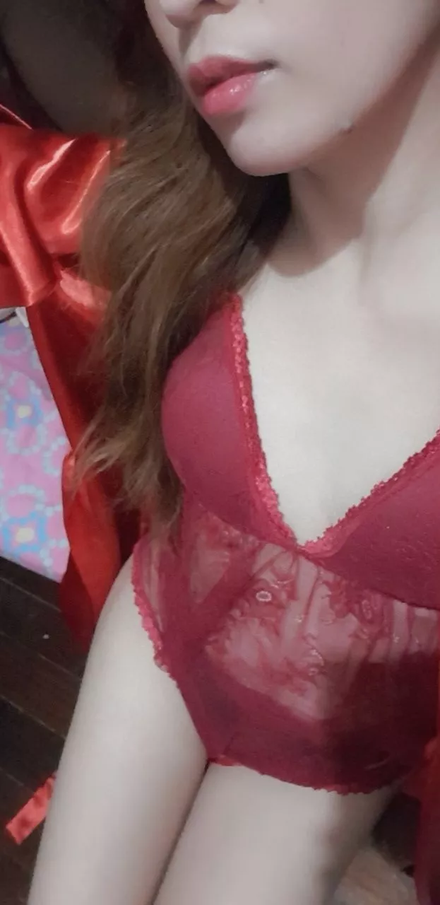 Who likes red? (F)