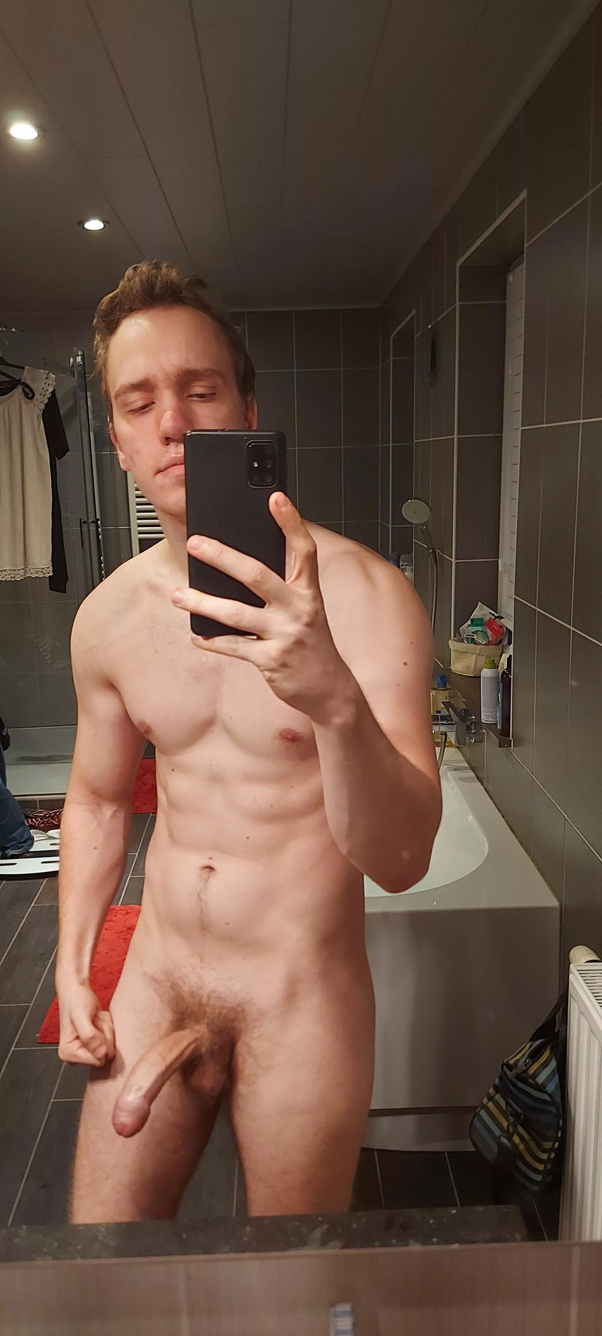 Who wants to do a post-workout fuck? Pm open ;)