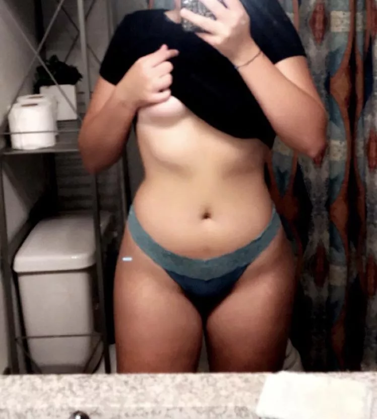 who wants to fuck my tiny curvy body 💦