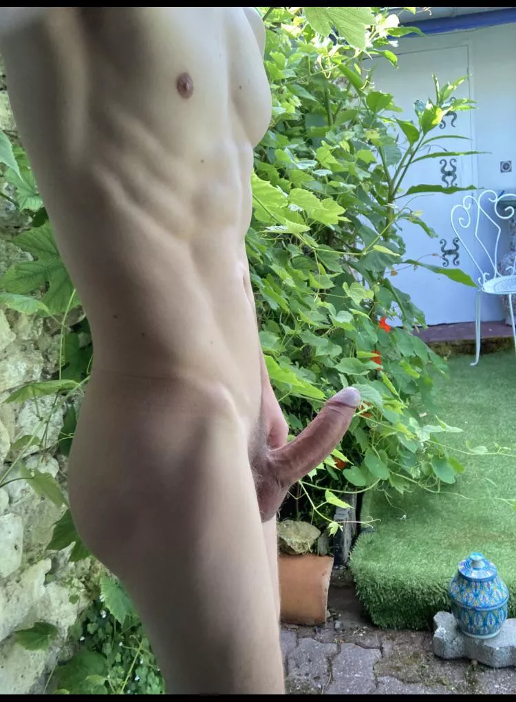 Who wants to put some sun screen on my huge uncut dong? ðŸ§´ðŸ† = ðŸ’¦ðŸ’¦ðŸ’¦